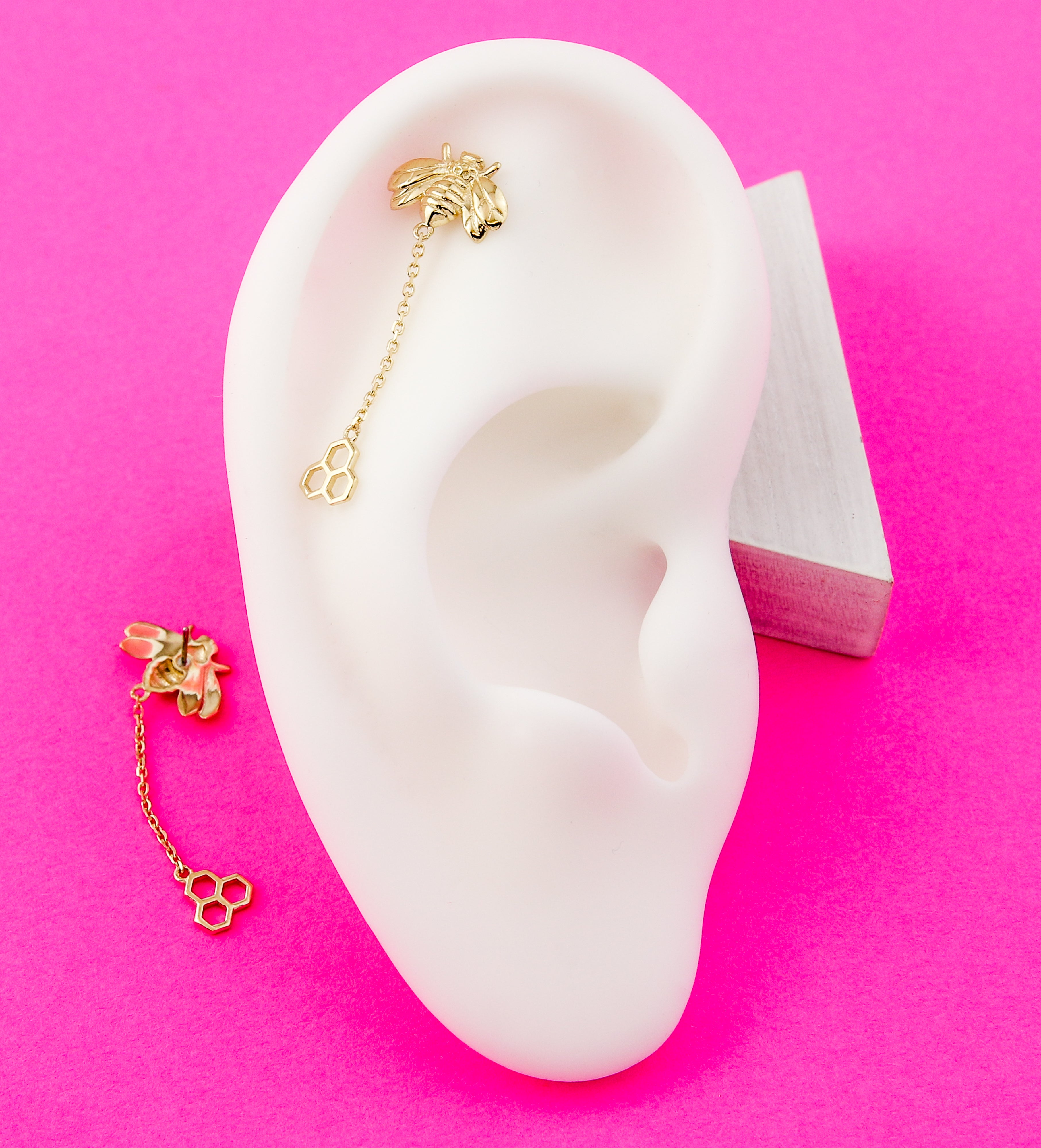 14kt Gold Bee Dangle Honeycomb Threadless Top