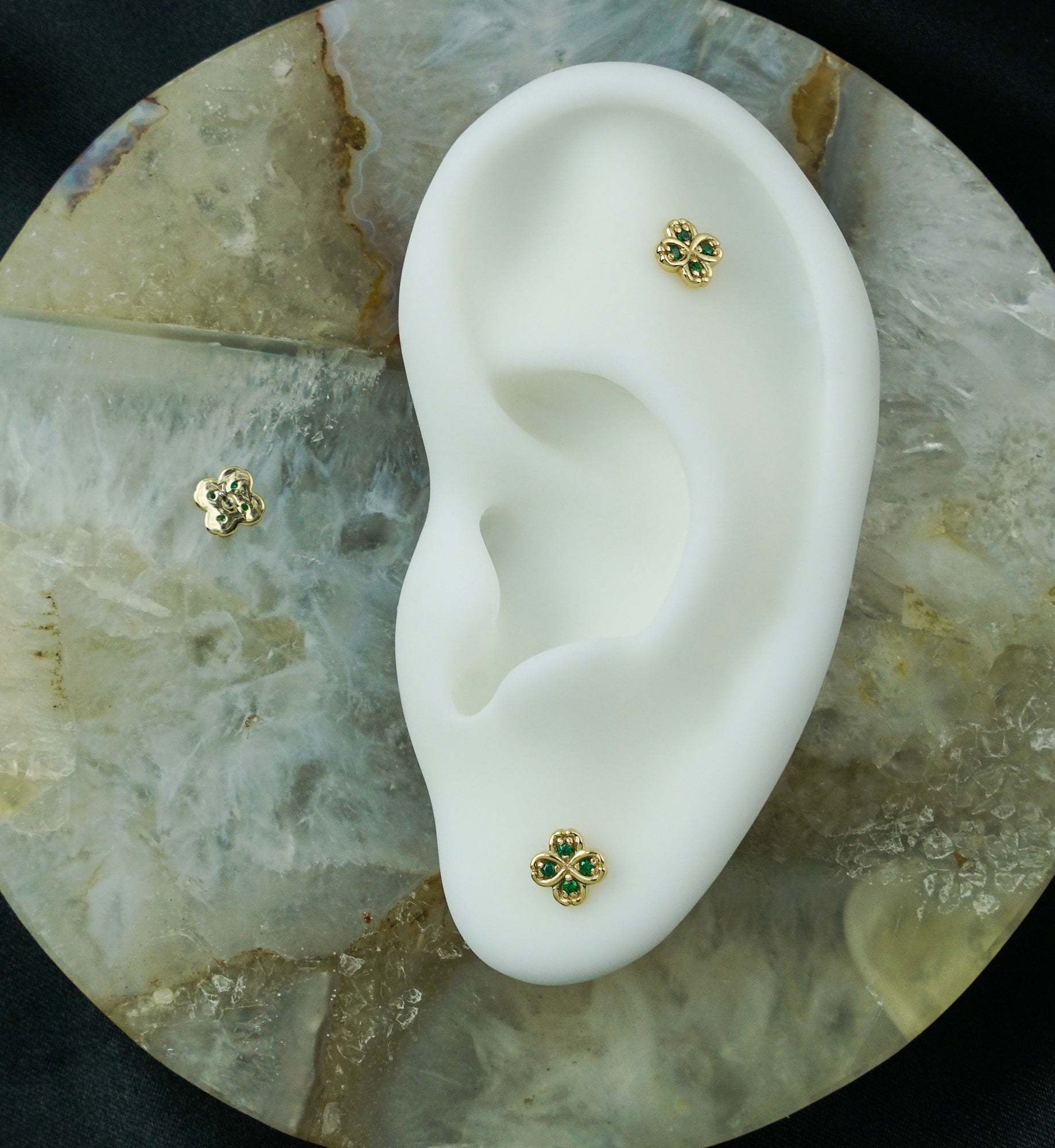 14kt Gold Clover Emerald CZ Threadless Top