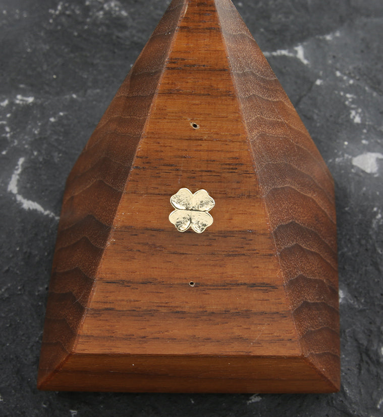 14kt Gold Hammered Four Leaf Clover Threadless Top