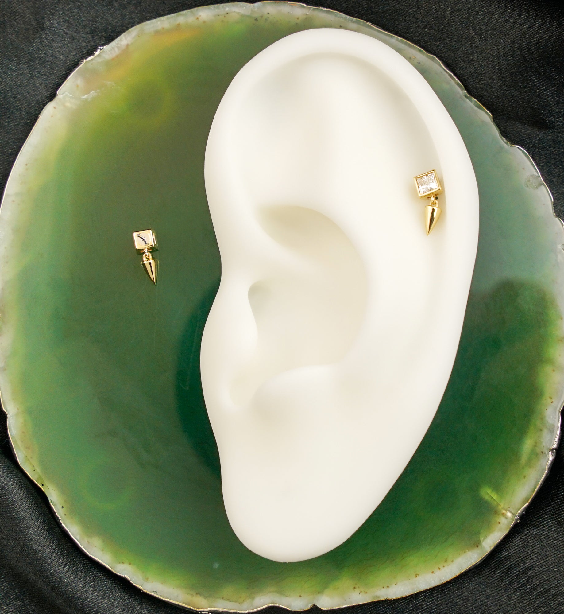 14kt Gold Lab Grown Square Diamond Dangle Cone Threadless Top