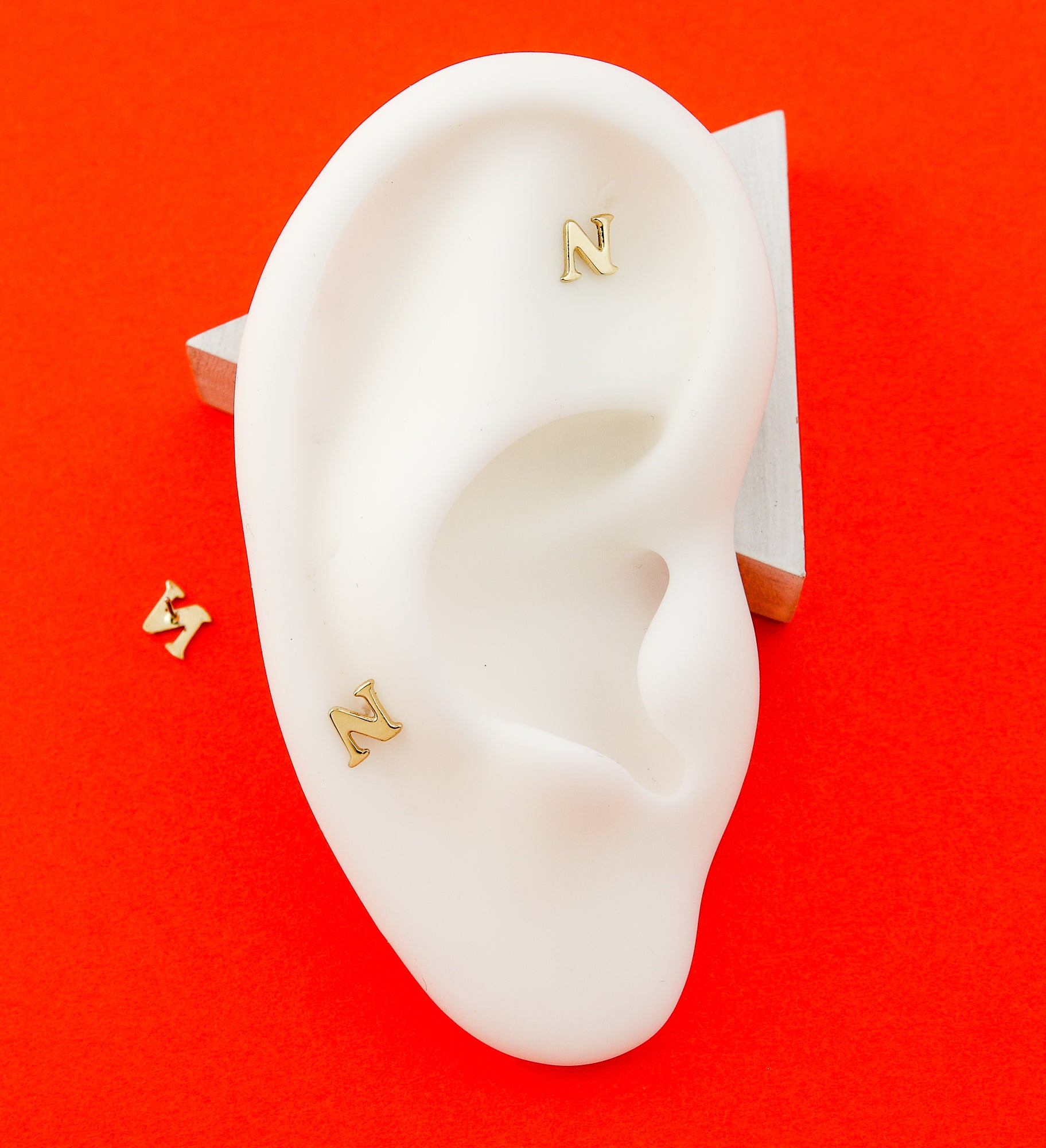 14kt Gold Letter N Threadless Top