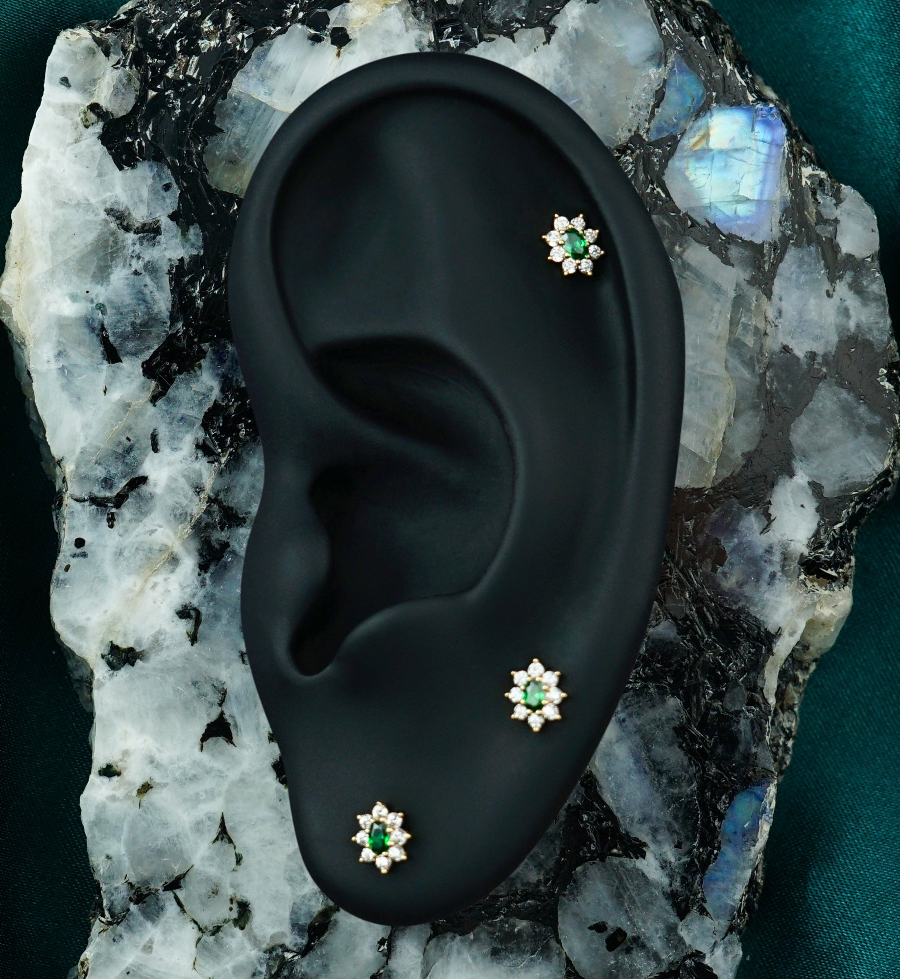 14kt Gold Oval Flower Emerald CZ Threadless Top