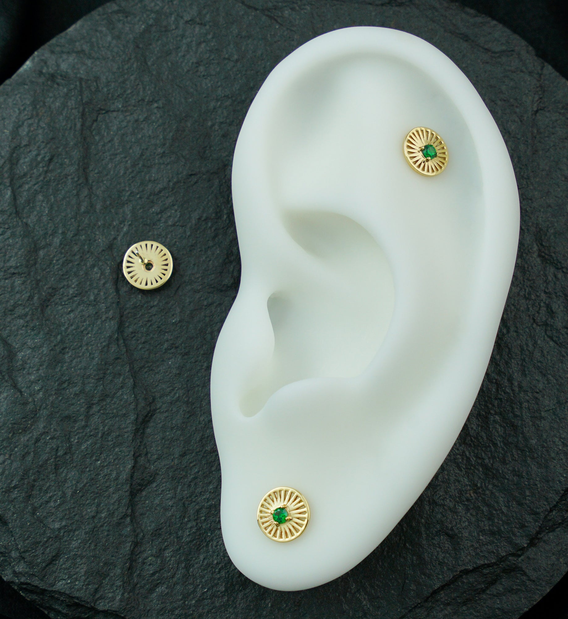 14kt Gold Round Burst Emerald CZ Threadless Top