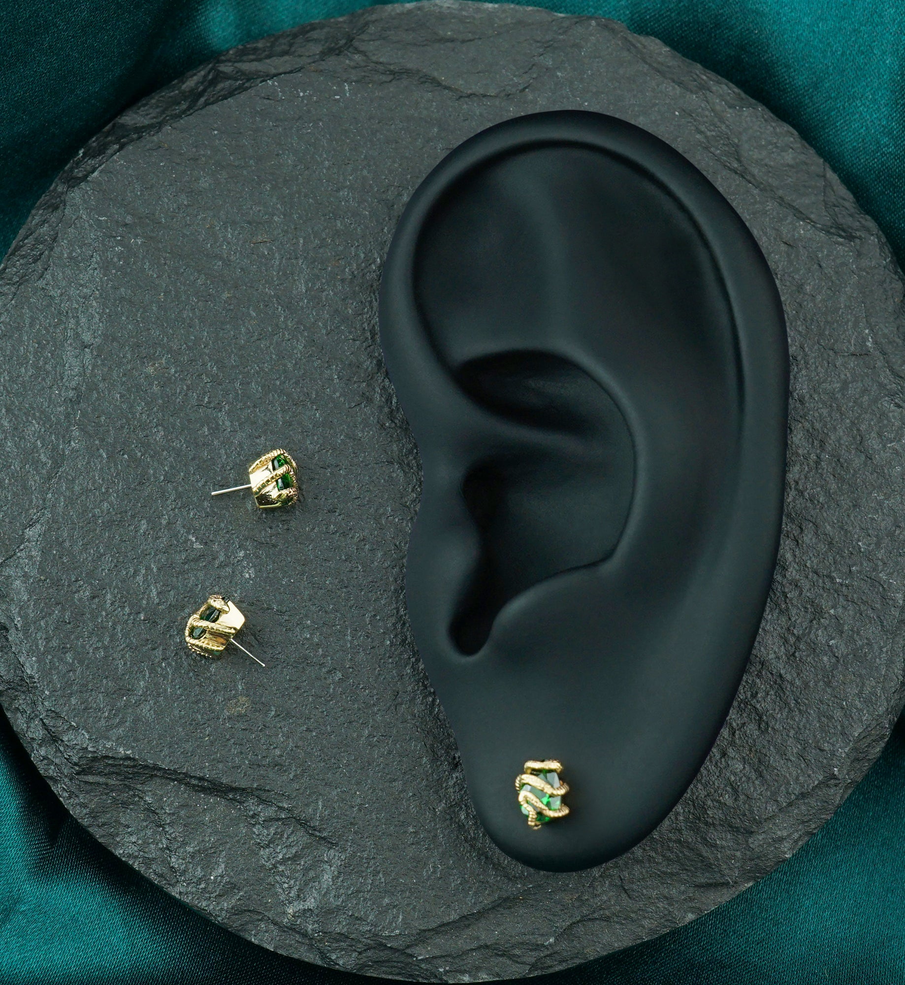 14kt Gold Snake Wrapped Teardrop Emerald CZ Threadless Top