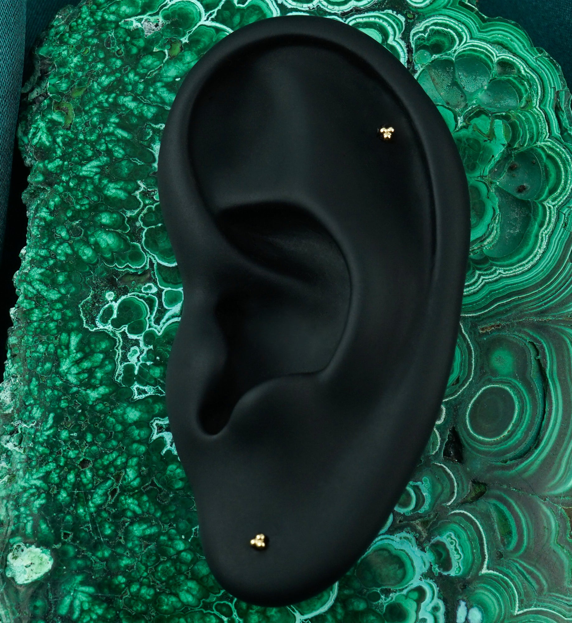 14kt Gold Triad Ball Threadless Labret