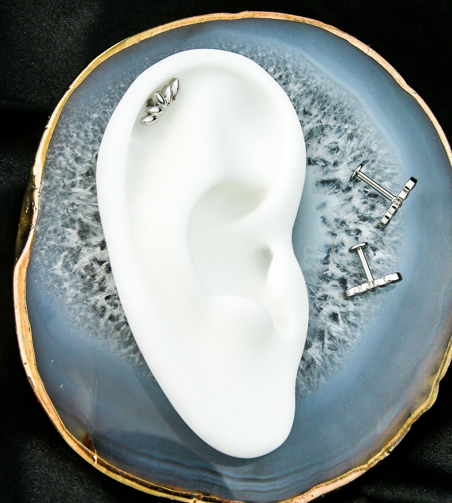 16G Internally Threaded Crest Steel Labret