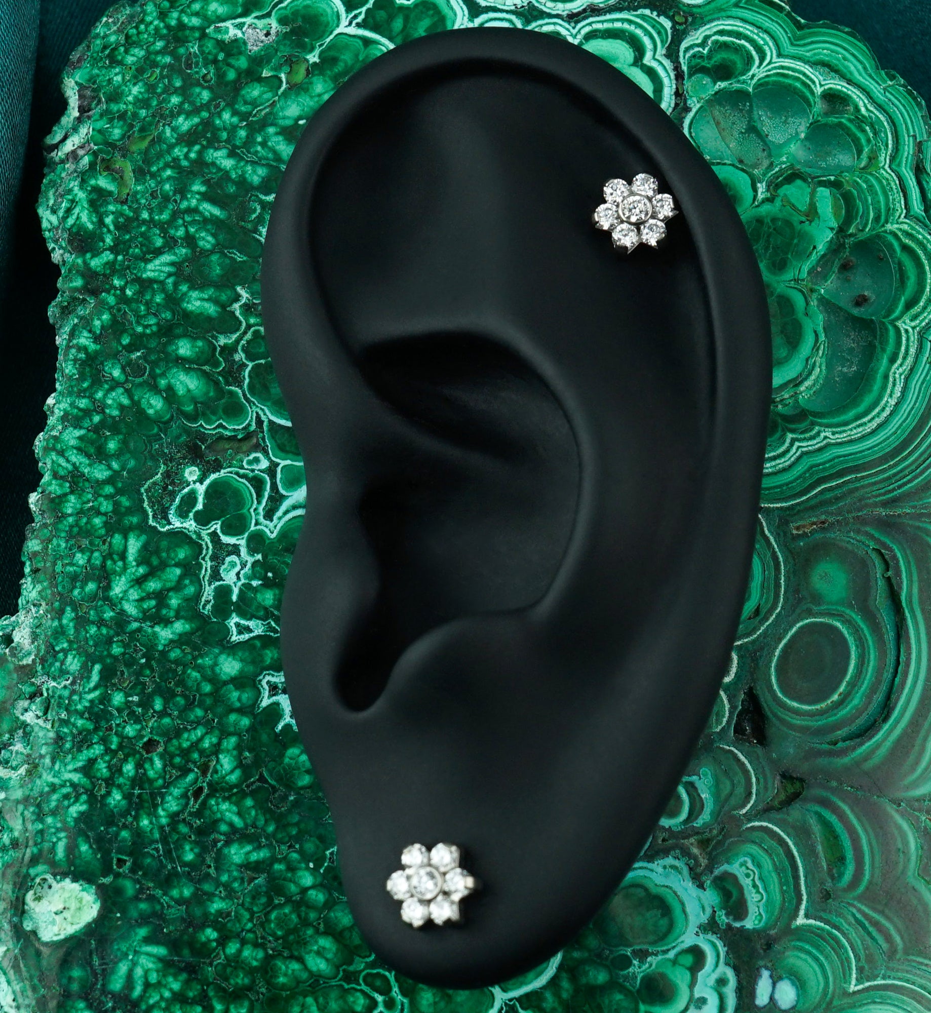 16G CZ Flower Titanium Labret Post