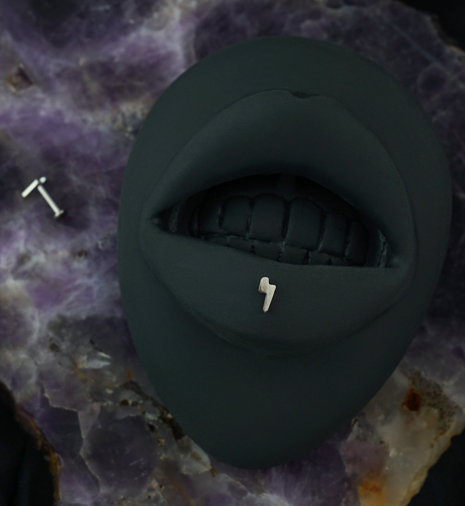 16G Electric Titanium Labret