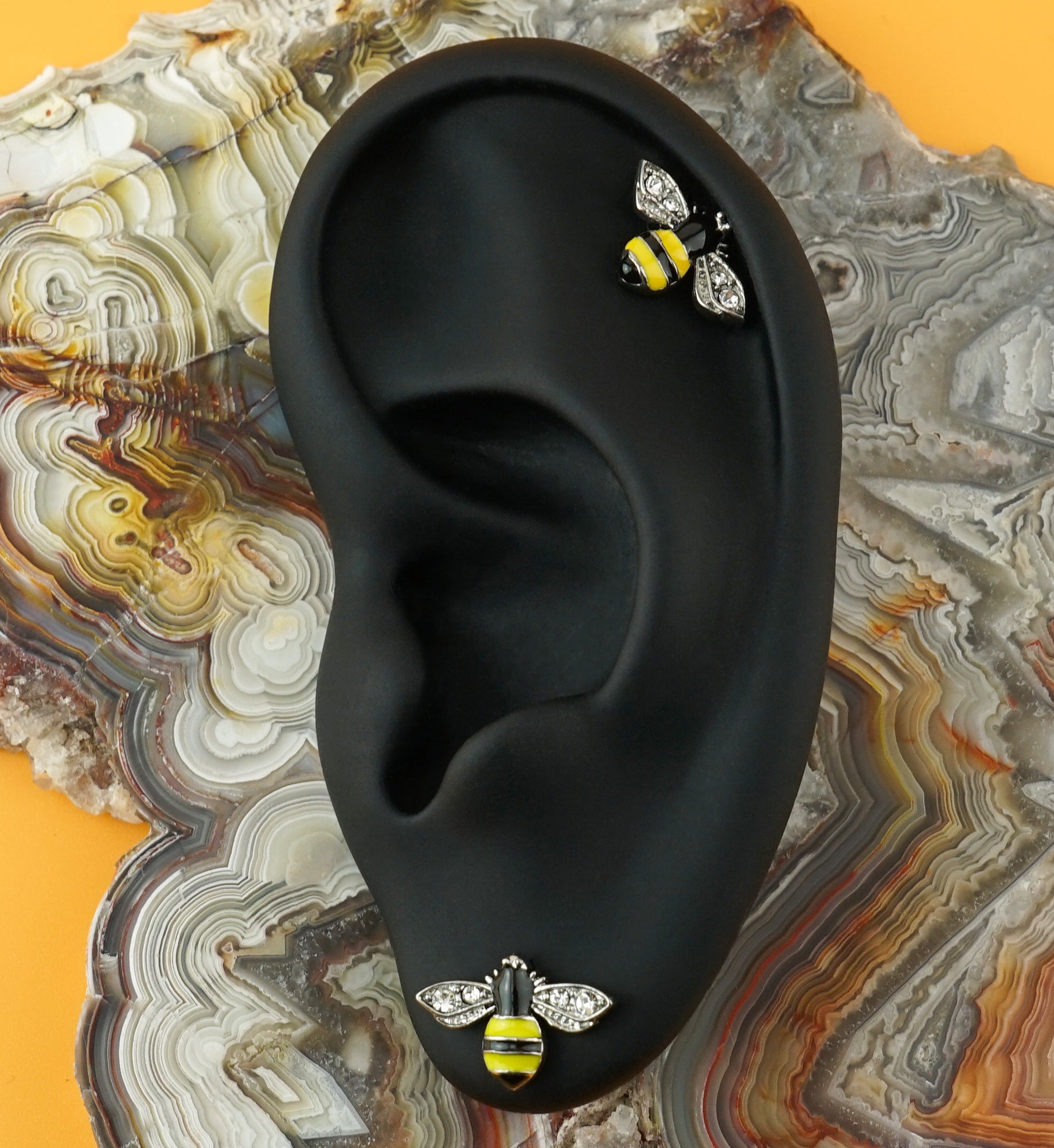 18G Bumblebee Internally Threaded Labret