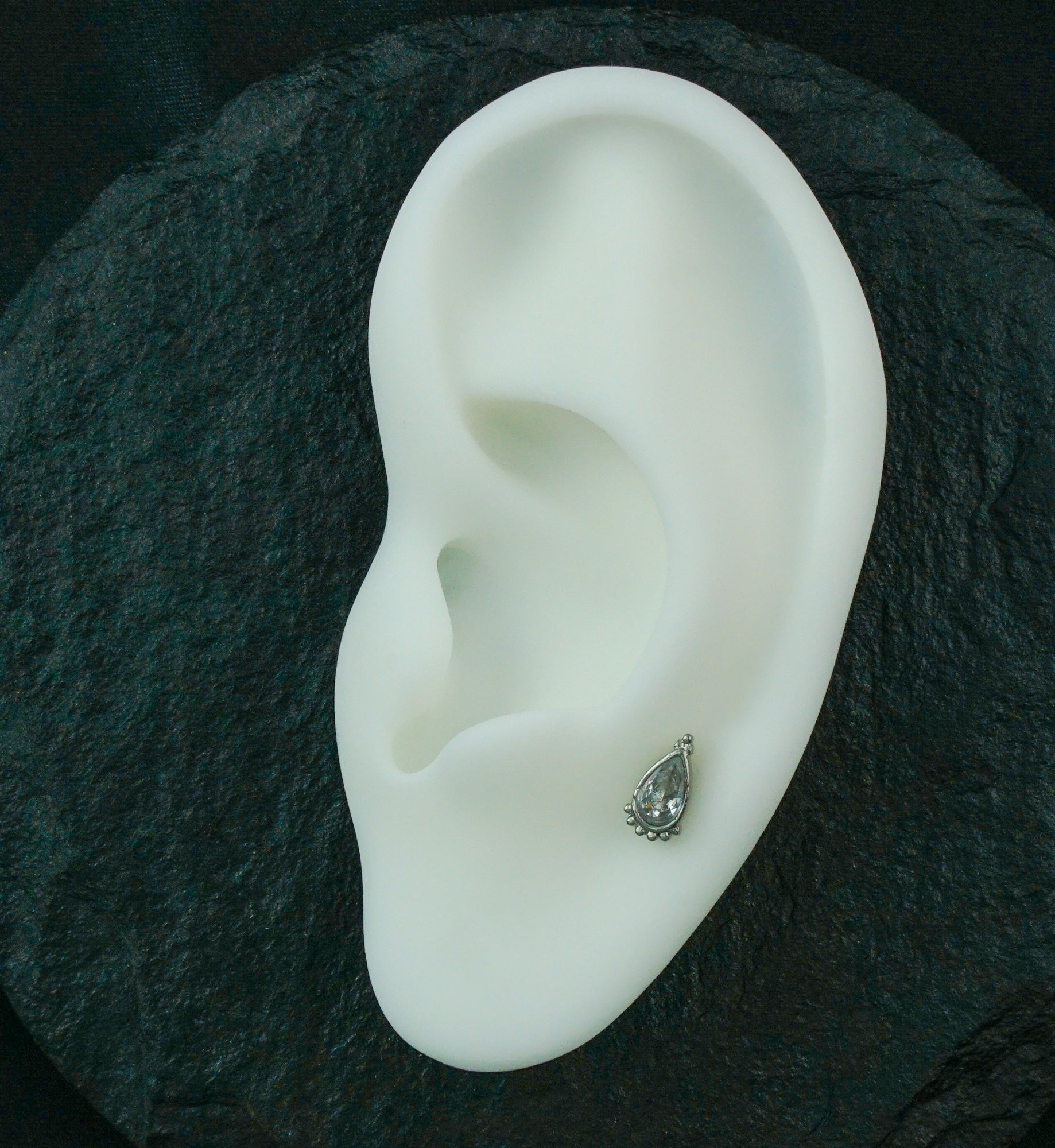 18G Teardrop CZ Internally Threaded Labret