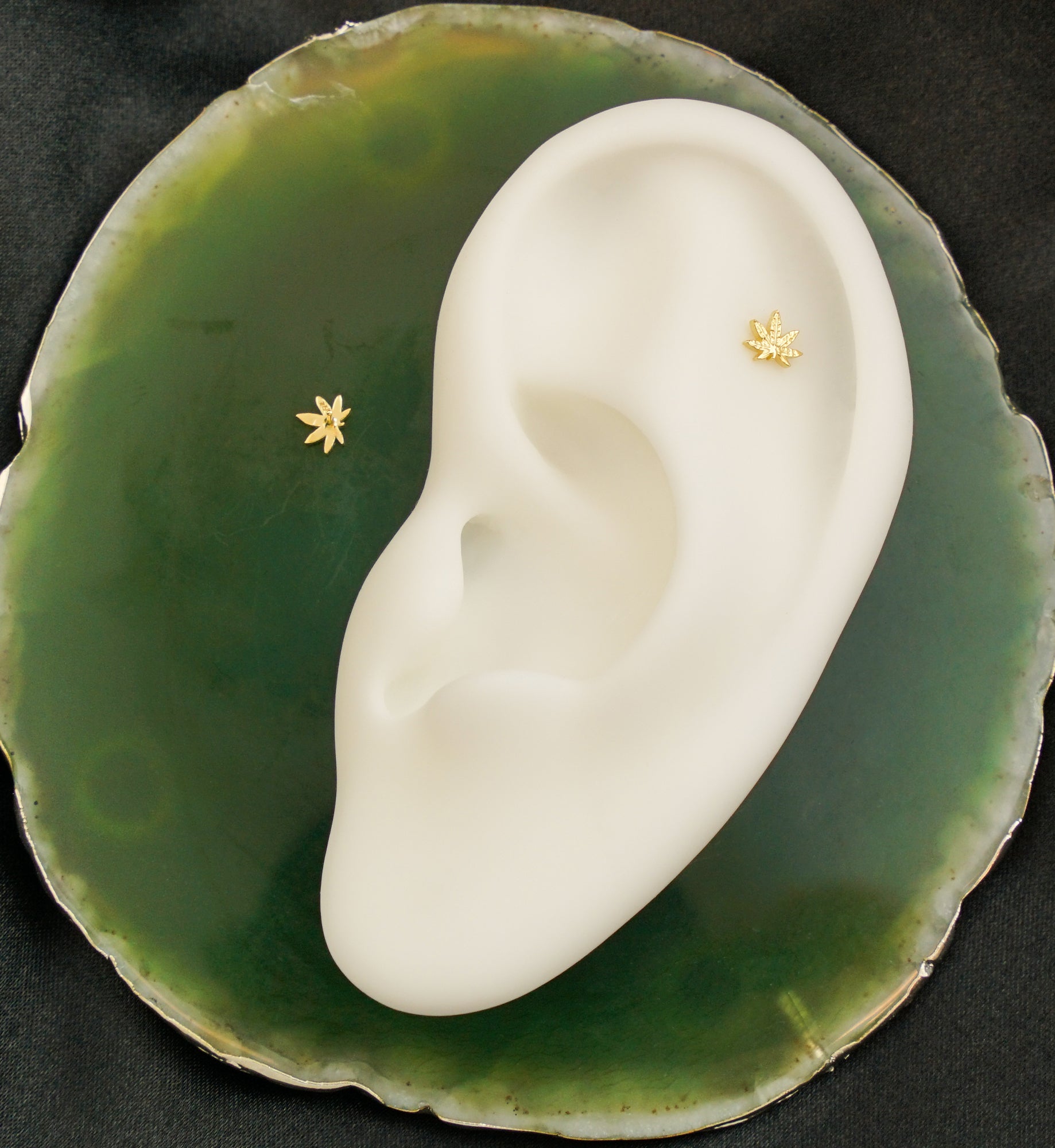 18kt Gold Hemp Leaf Threadless Top