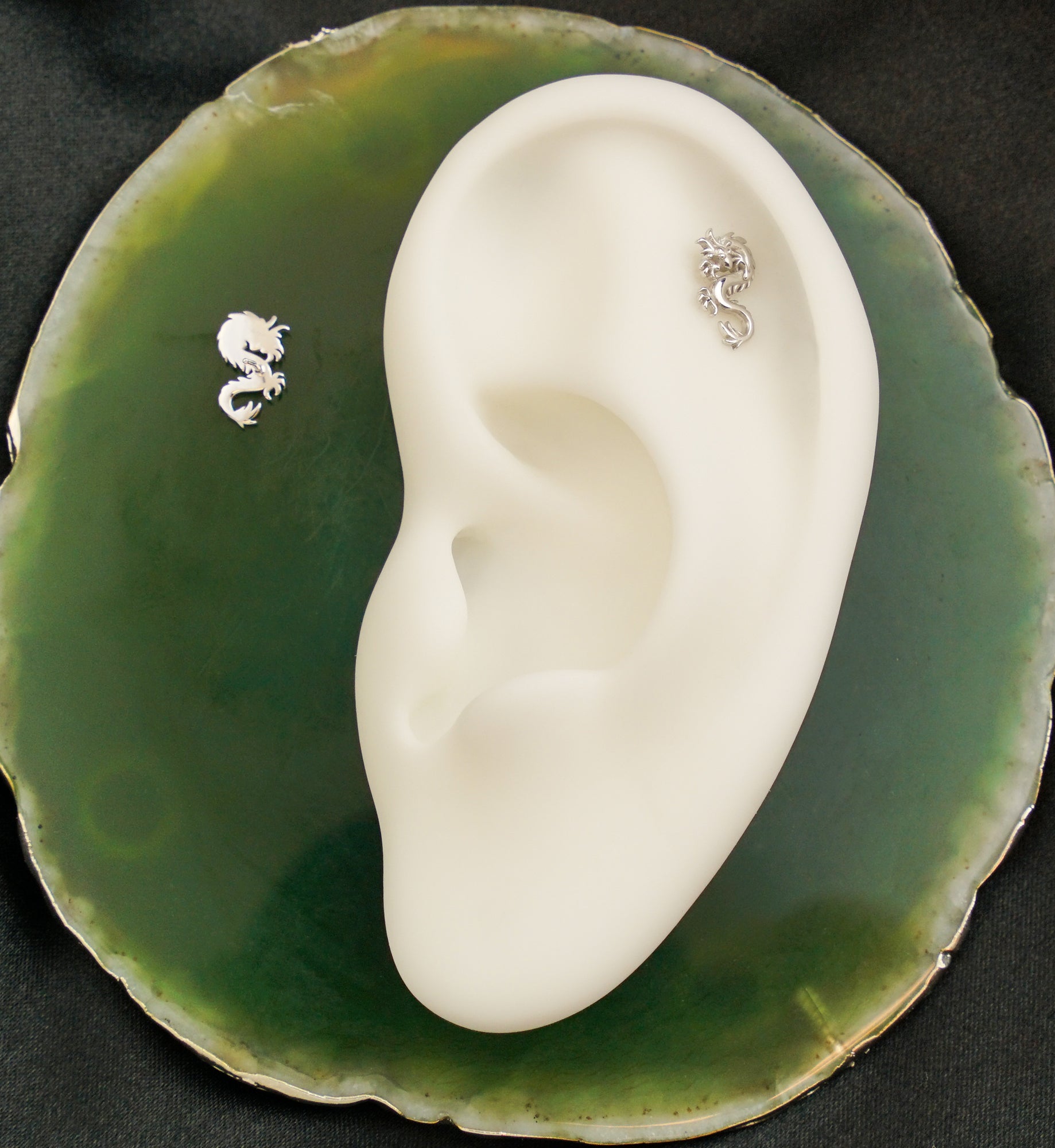 18kt White Gold Mystical Dragon Threadless Top