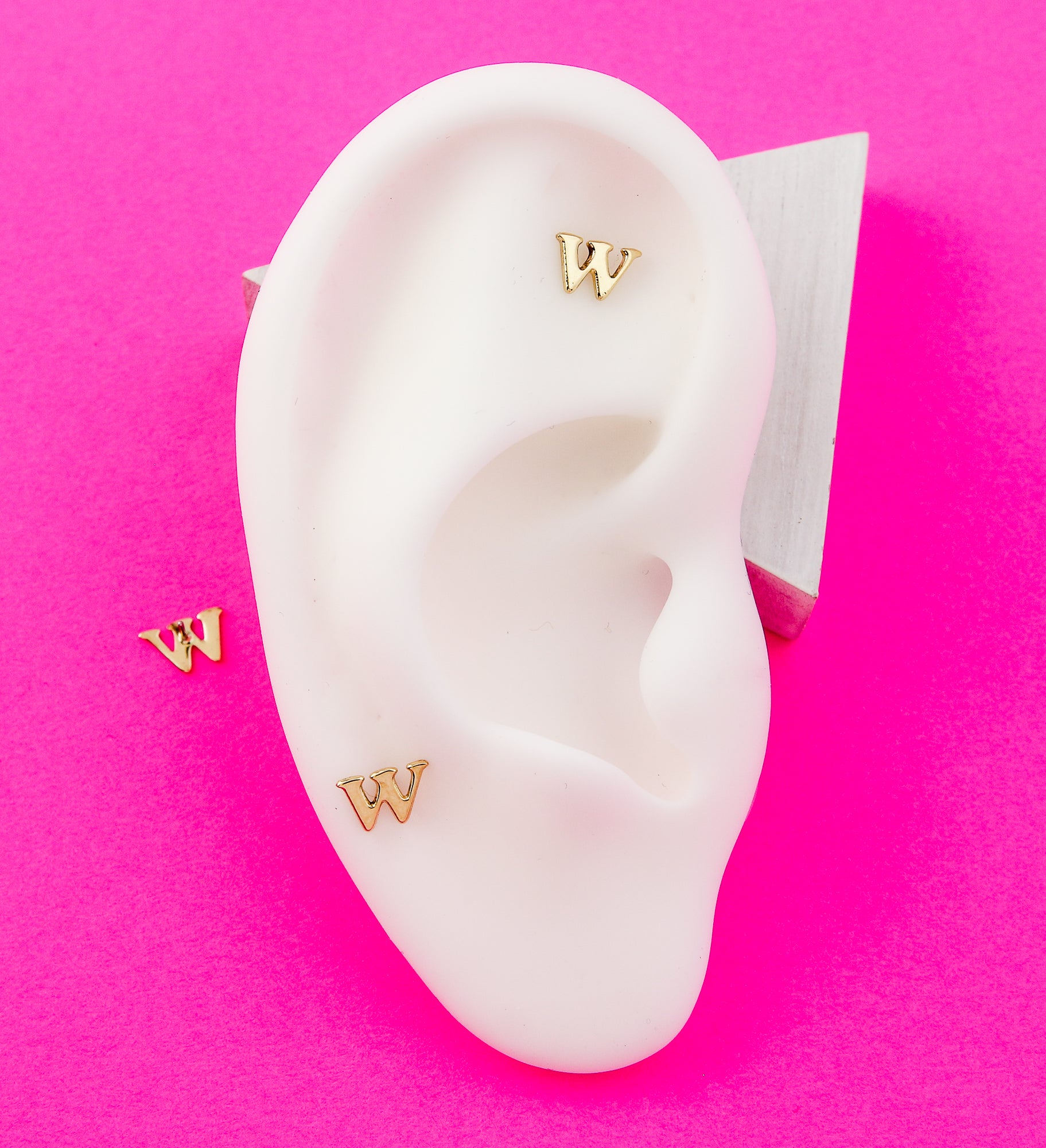 14kt Gold Letter W Threadless Top