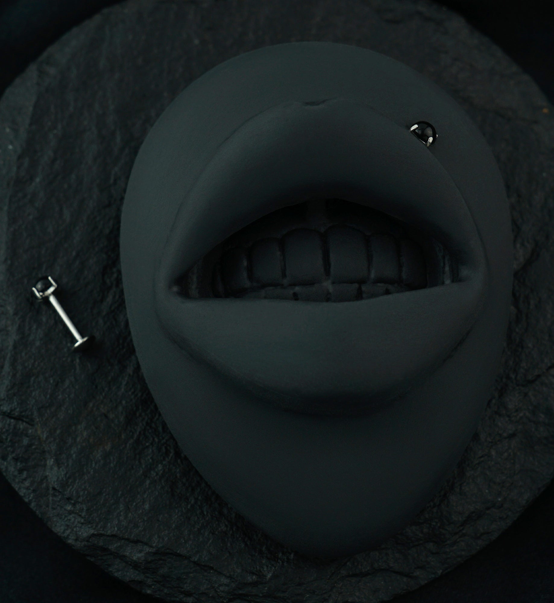 Black Onyx Stone Prong Top Internally Threaded Labret