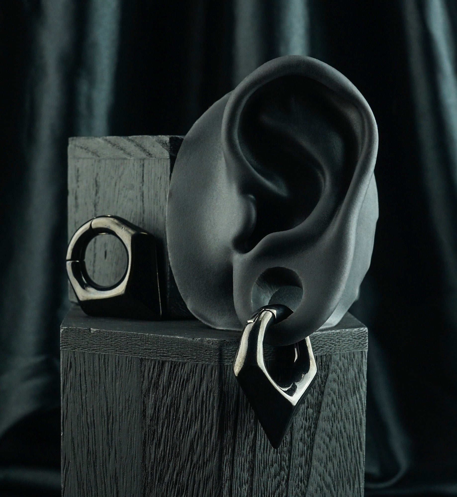 Black PVD Cusp Hinged Ear Weights