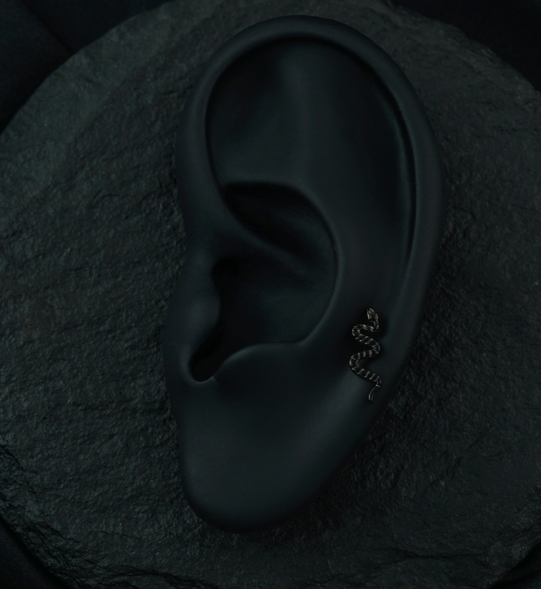 Black PVD Snake Titanium Threadless Labret
