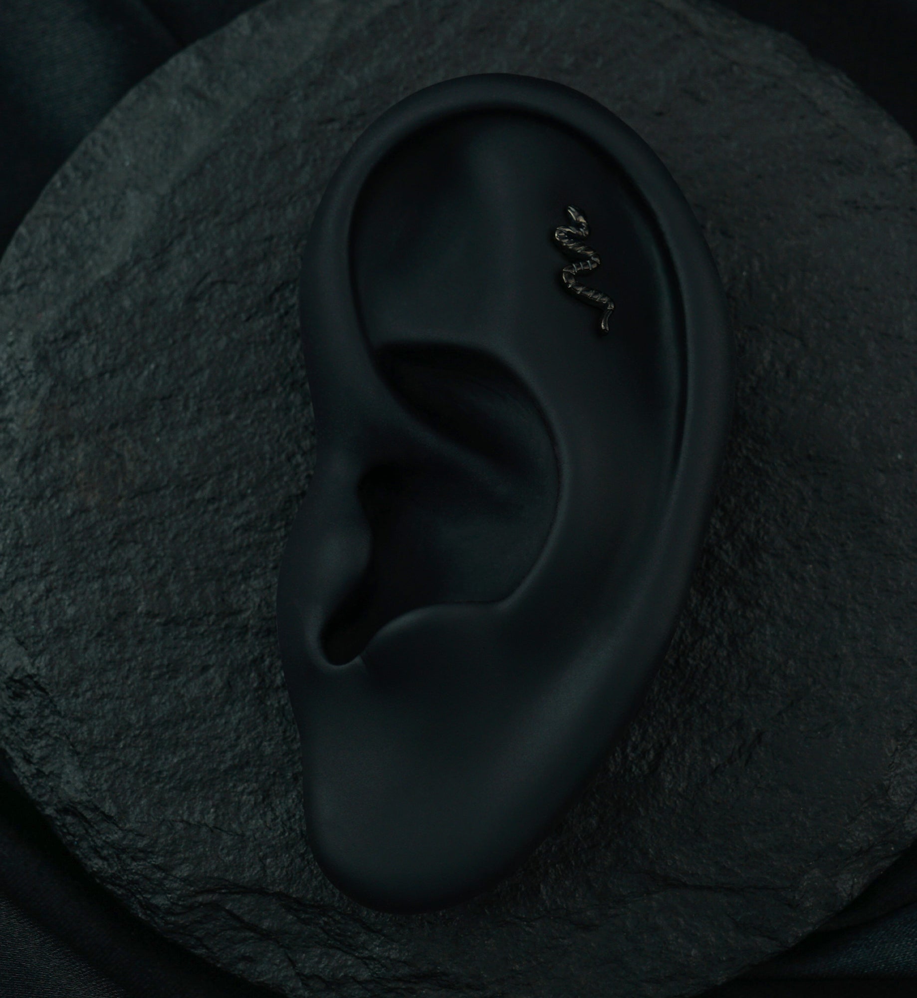 Black PVD Snake Titanium Threadless Labret