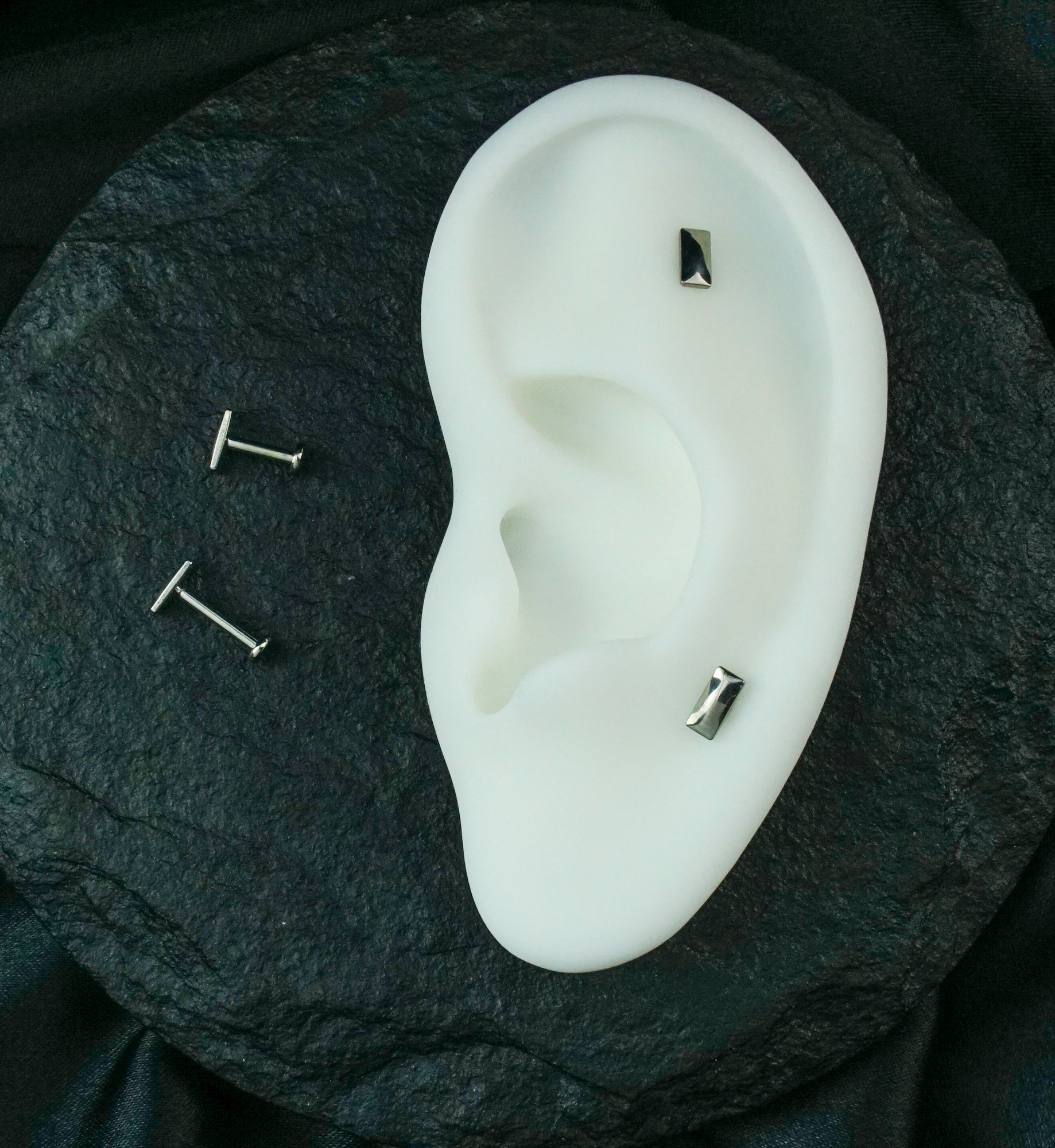 Bubble Baguette Internally Threaded Titanium Flat Disk Labret