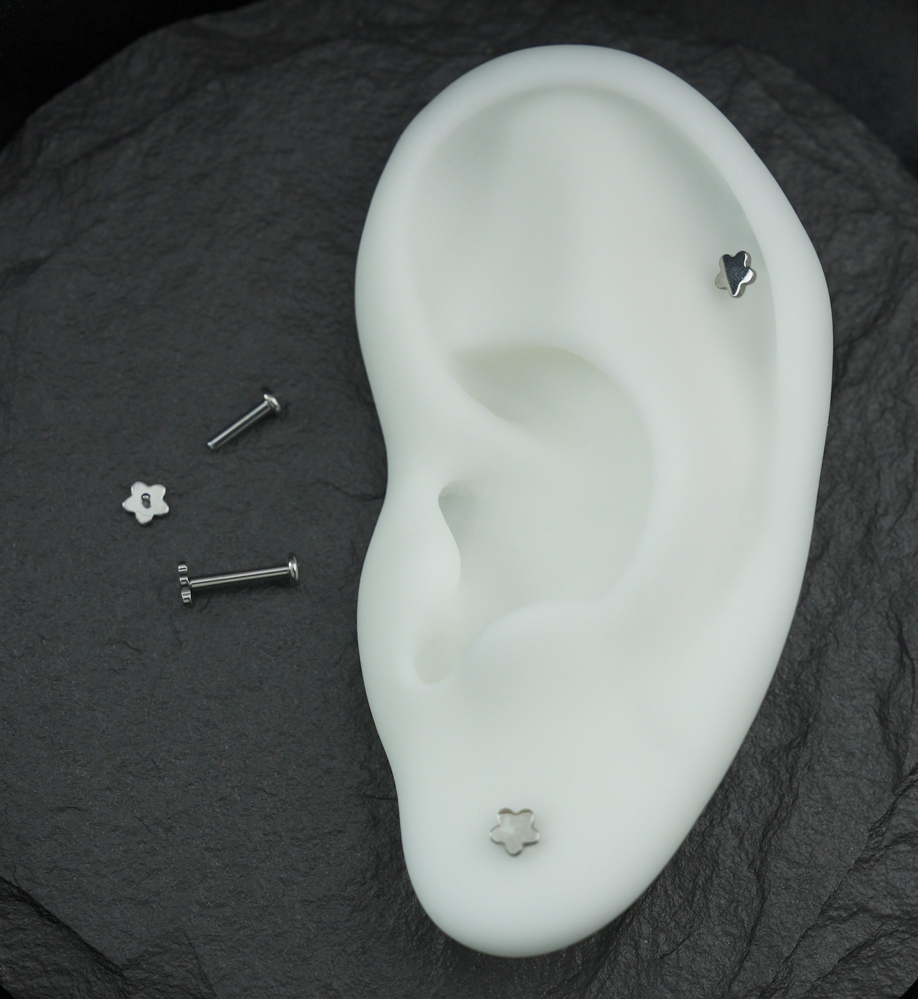 Bubble Flower Internally Threaded Titanium Labret