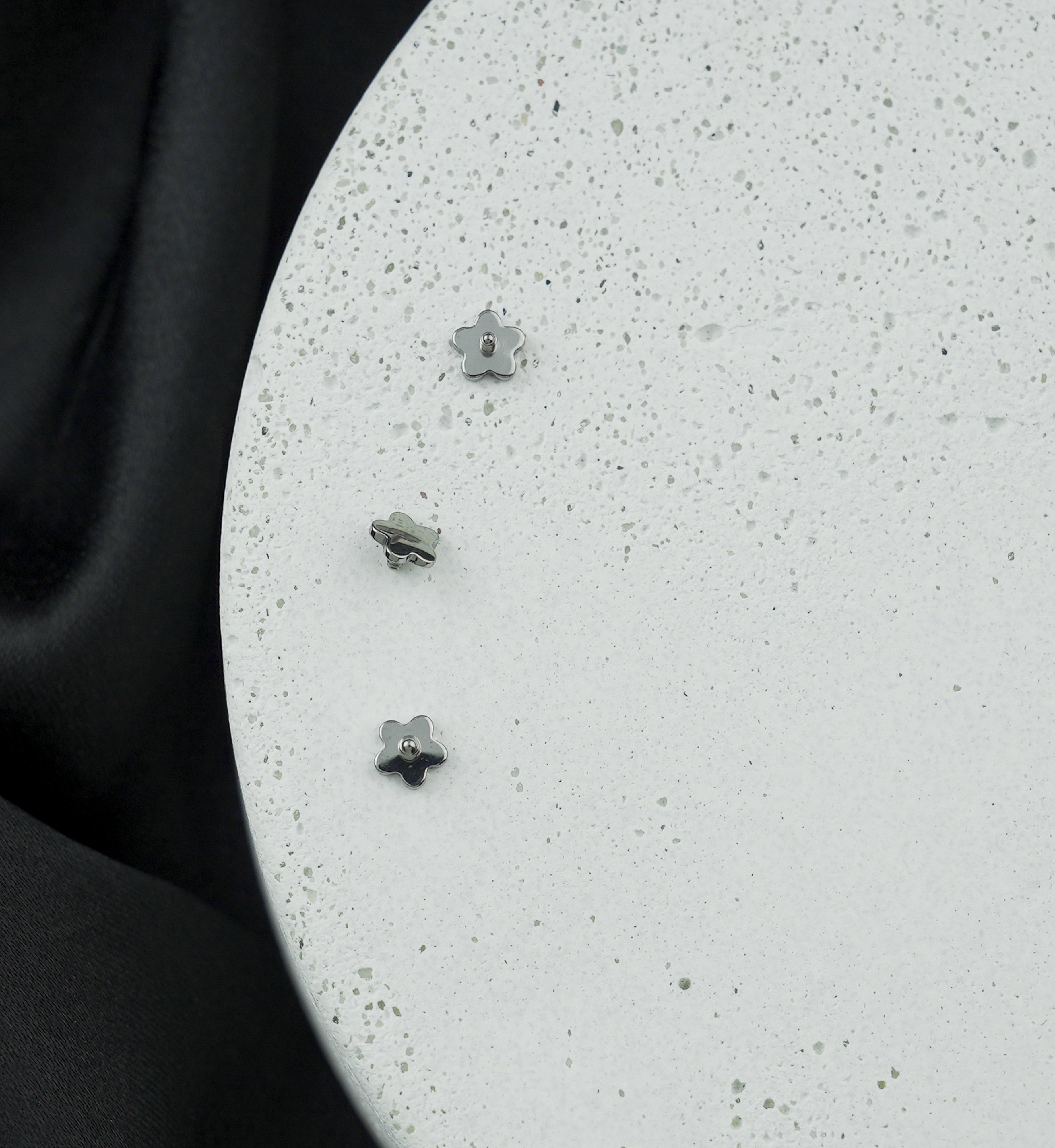 Bubble Flower Titanium Internally Threaded Top