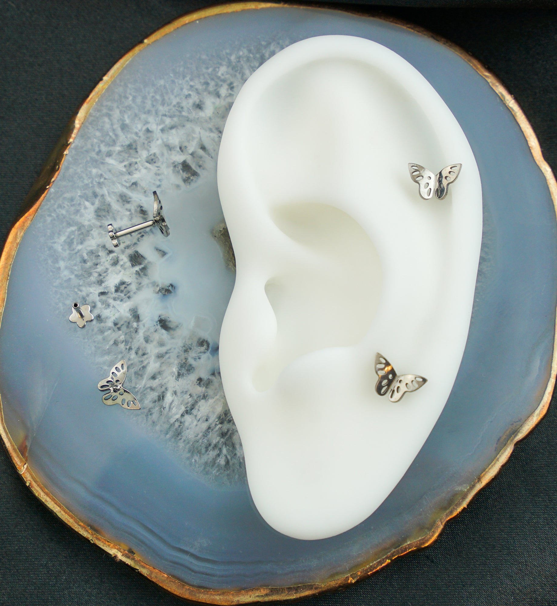 Butterfly Cutout Threadless Titanium Flower Back Labret