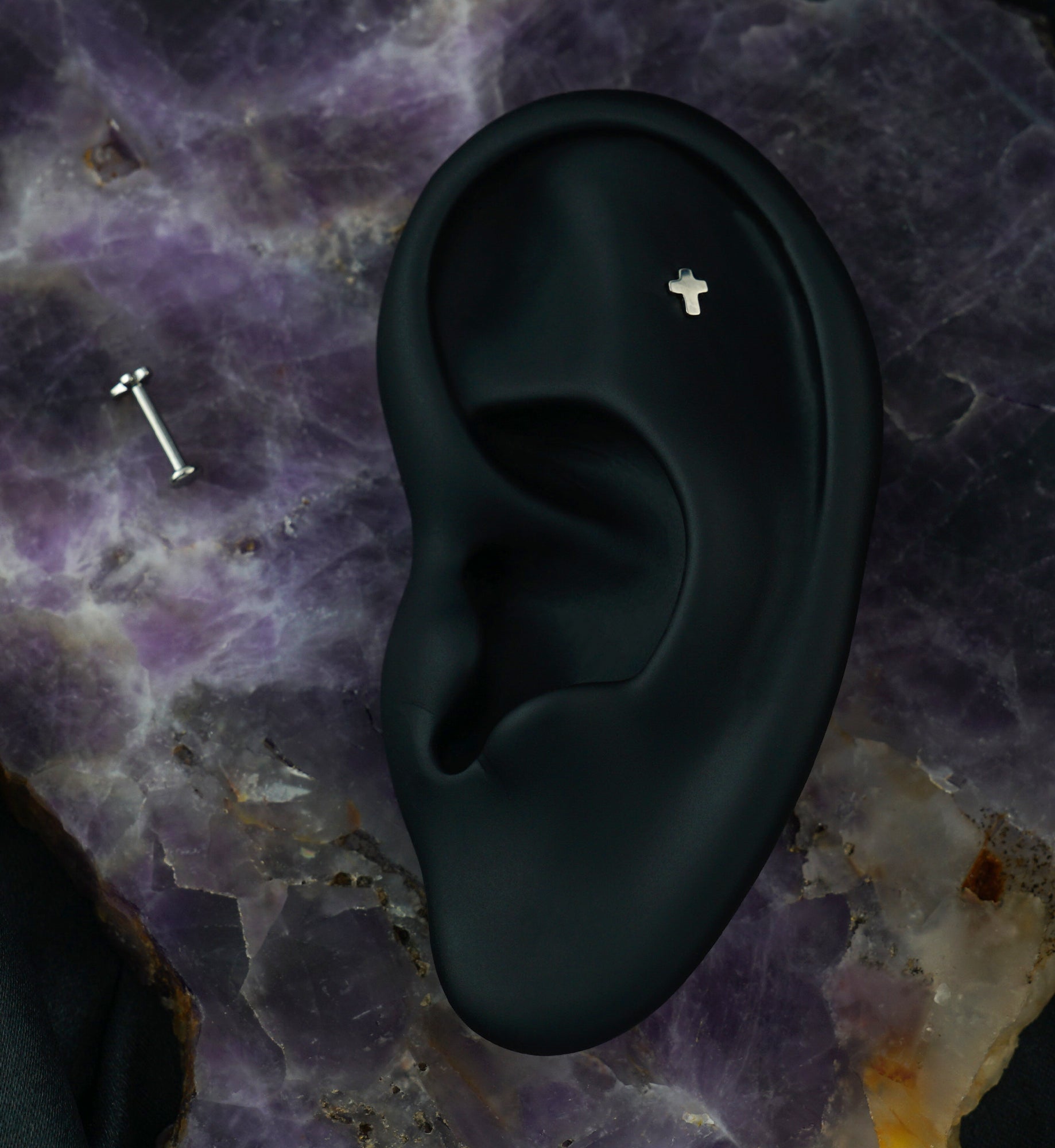 Cross Titanium Labret