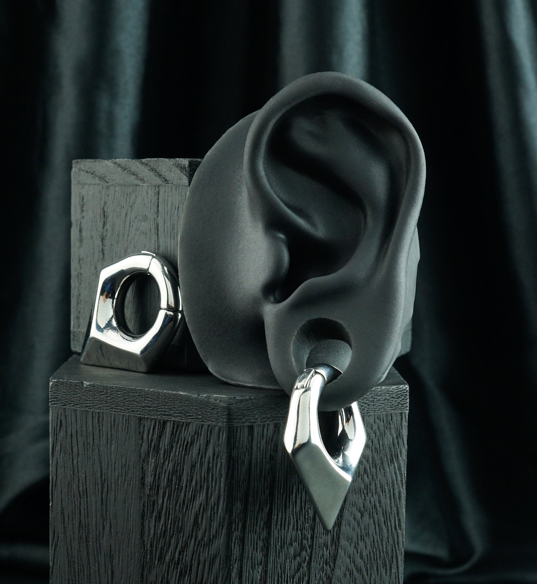 Cusp Hinged Ear Weights