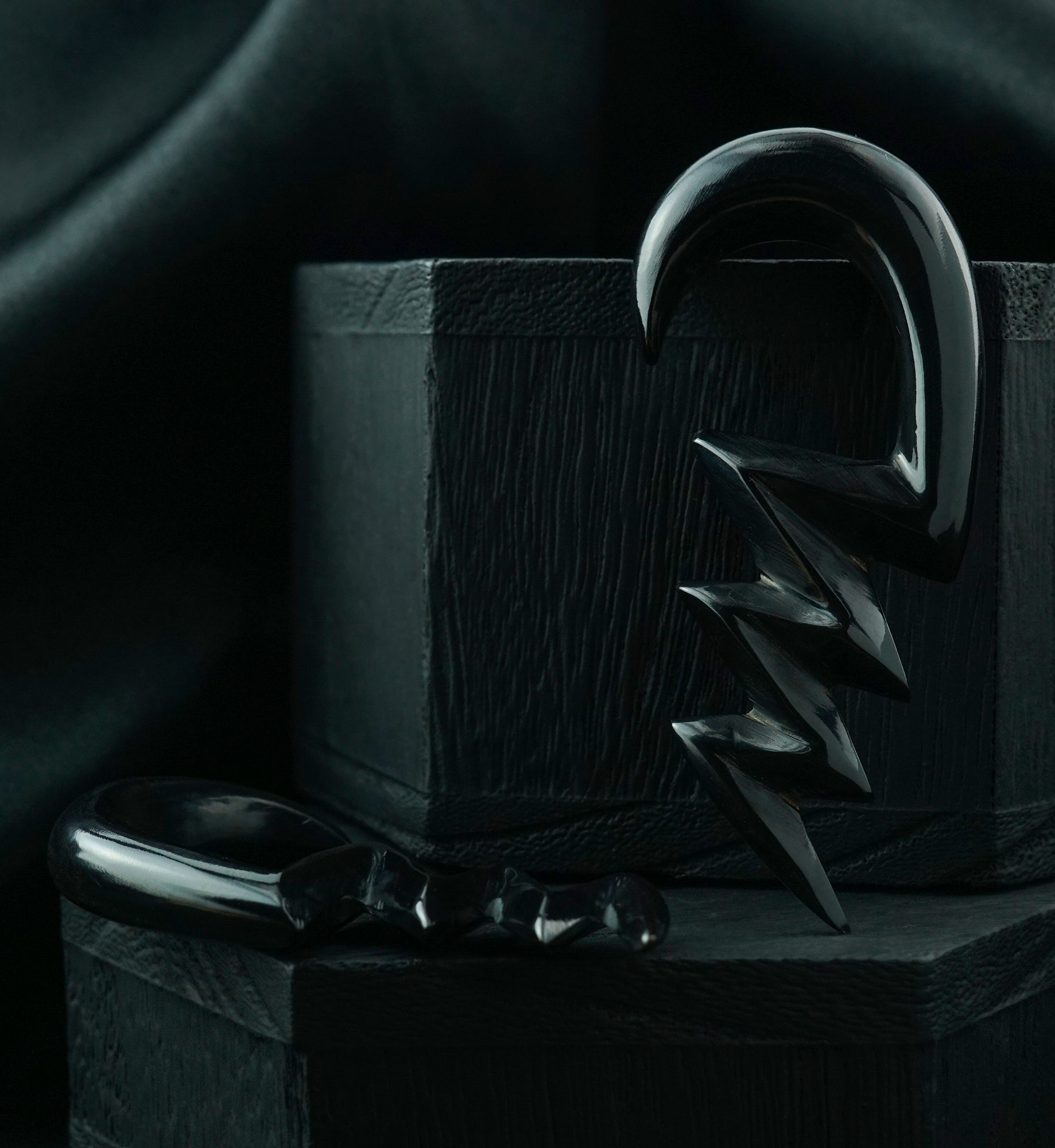 Electric Horn Spiral Hangers