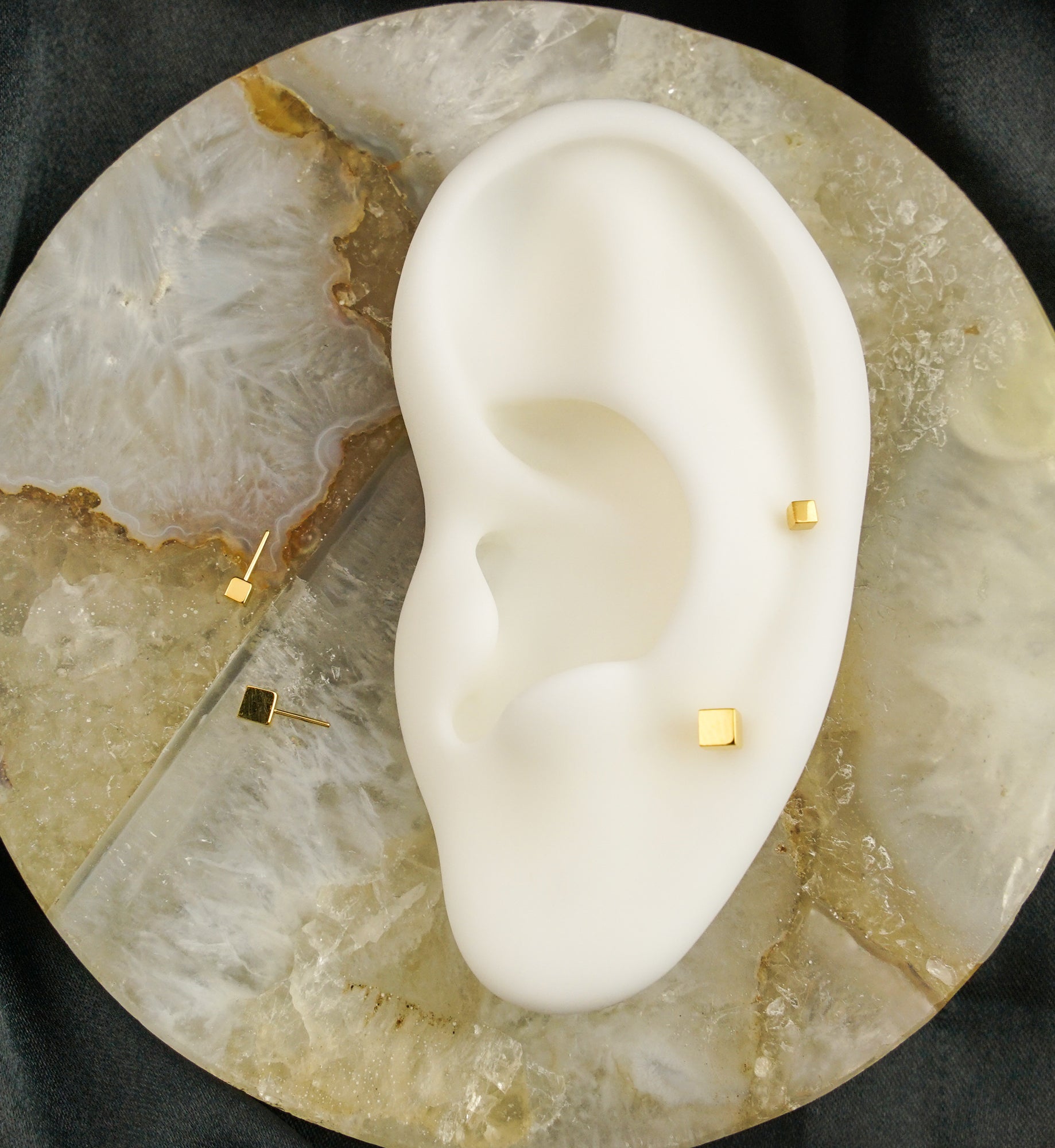 24kt Gold PVD 3D Cube Threadless Titanium Top