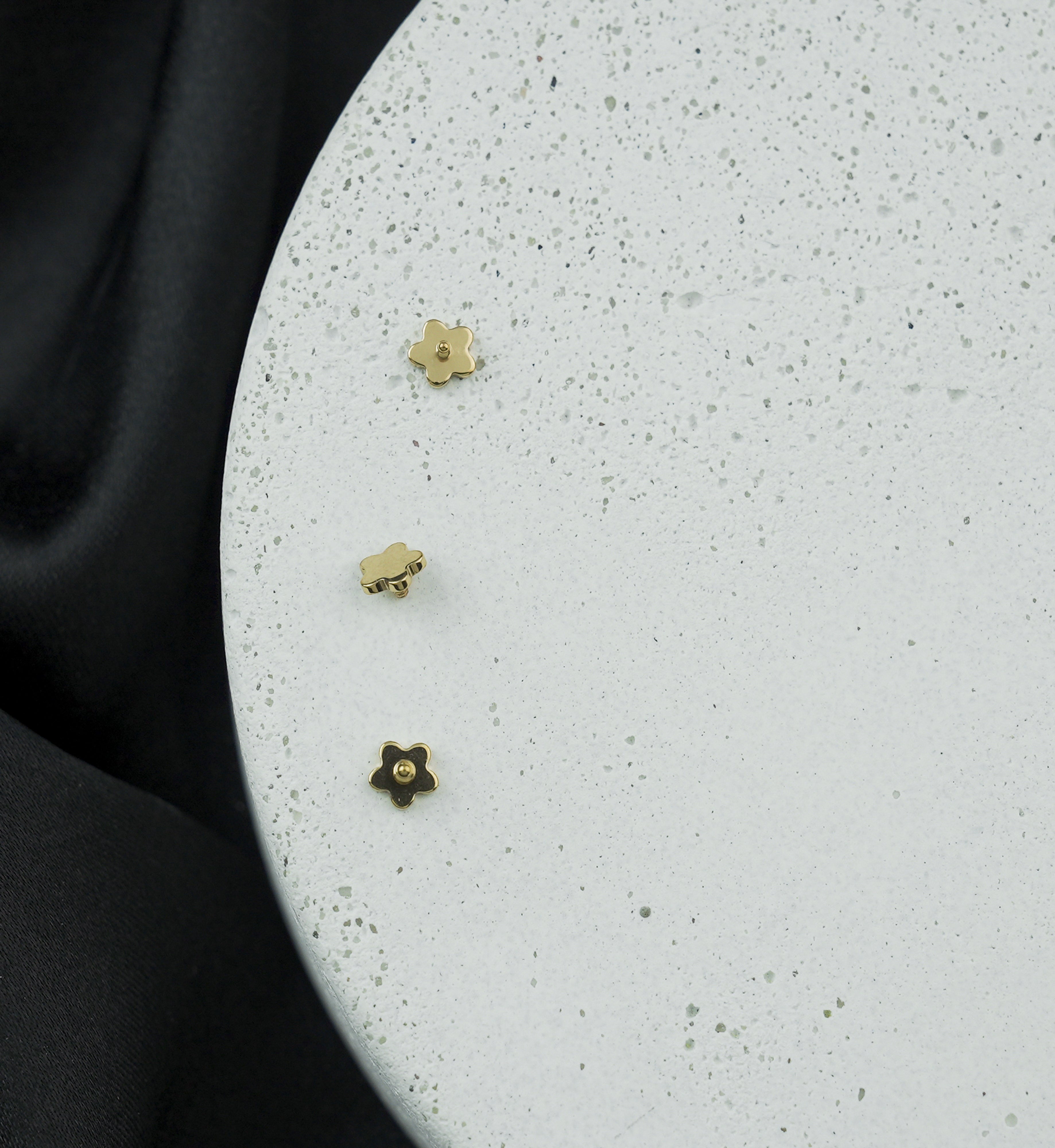 Gold PVD Bubble Flower Titanium Internally Threaded Top