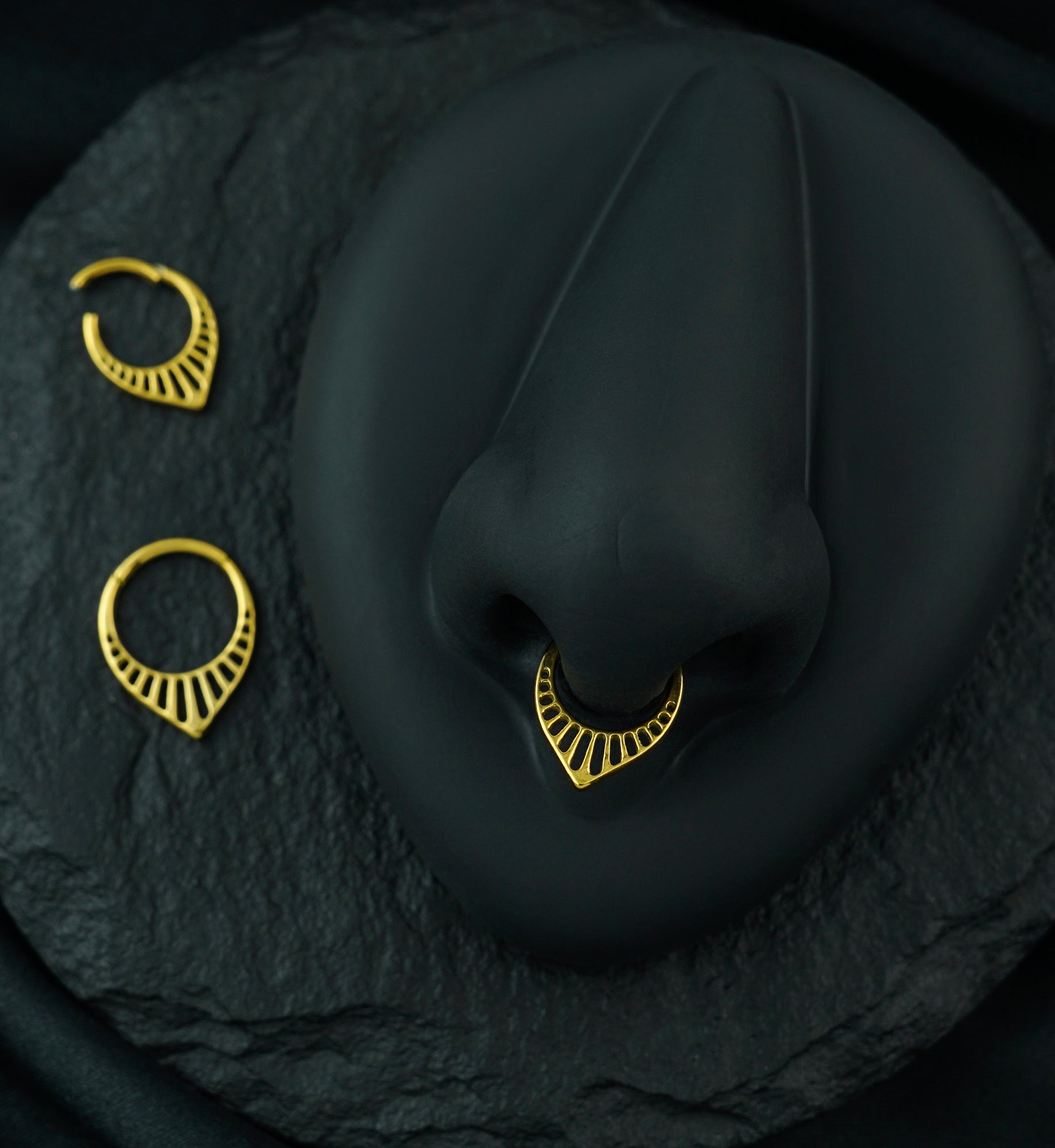 Gold PVD Point Grill Stainless Steel Hinged Segment Ring