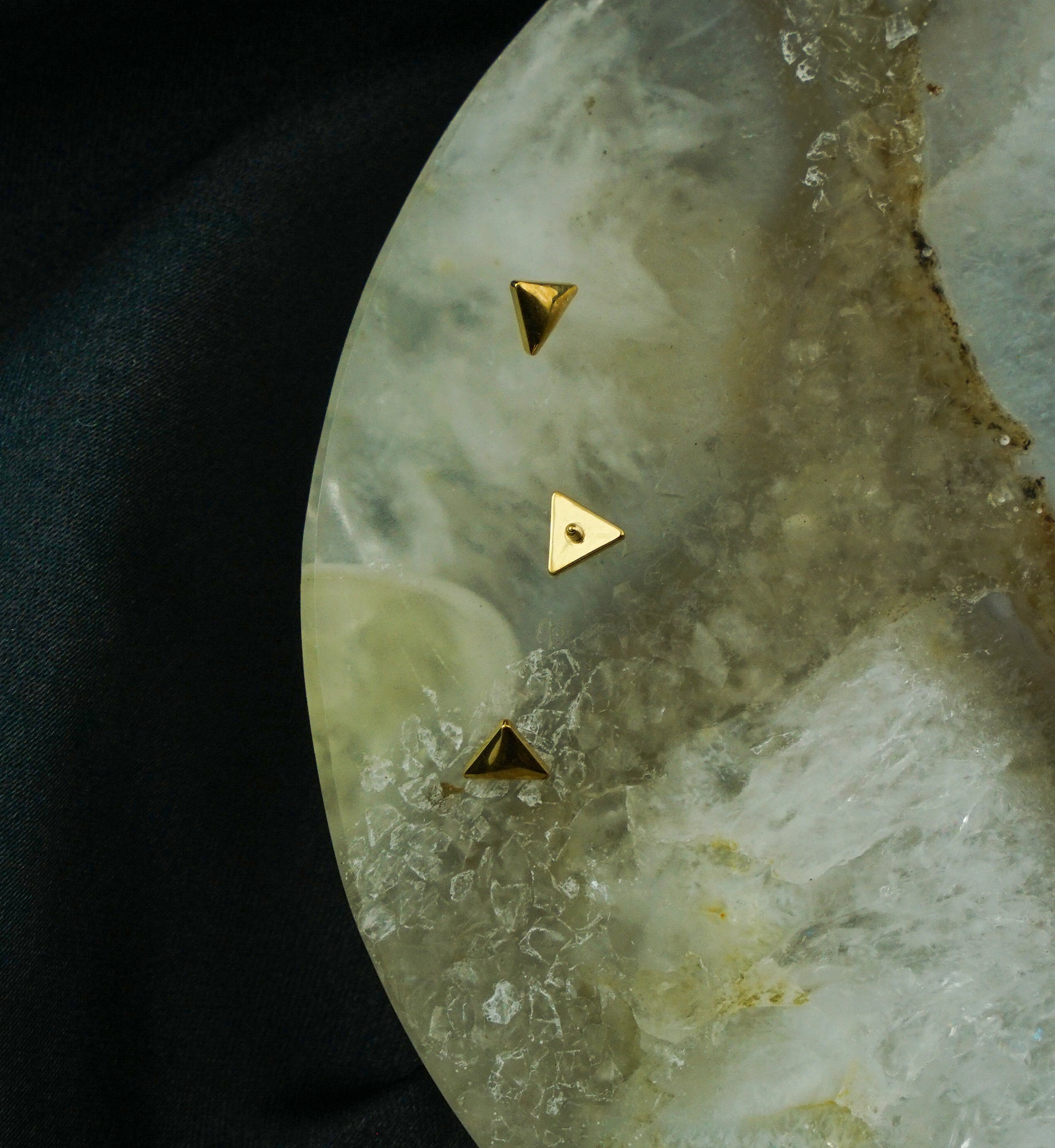 Gold PVD Rounded Triangle Titanium Internally Threaded Top