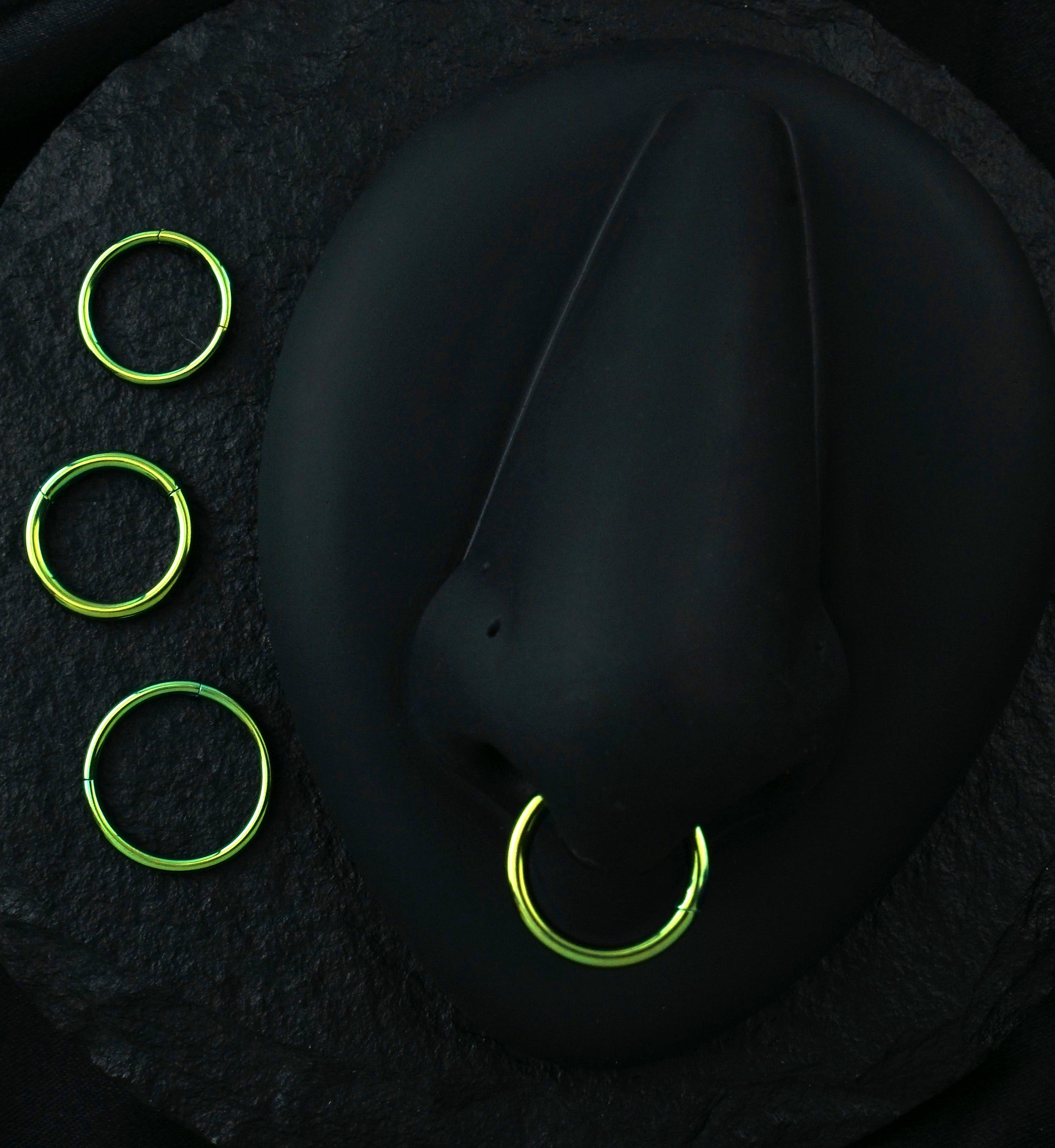 Green PVD Hinged Stainless Steel Segment Hoop Ring