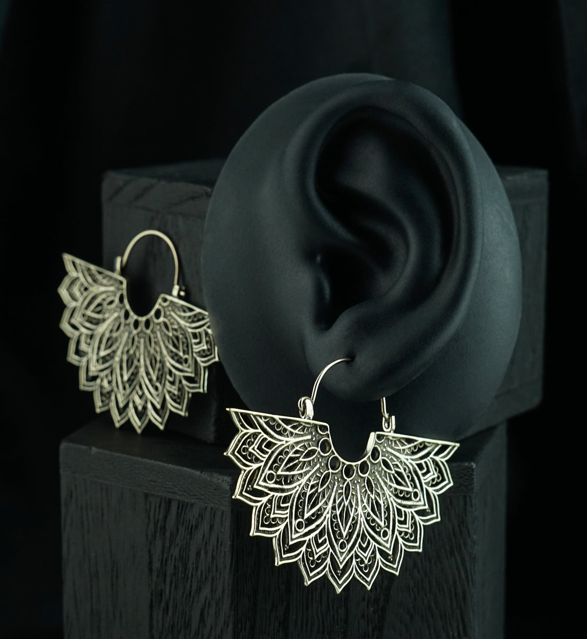 Half Manda White Brass Ear Weights