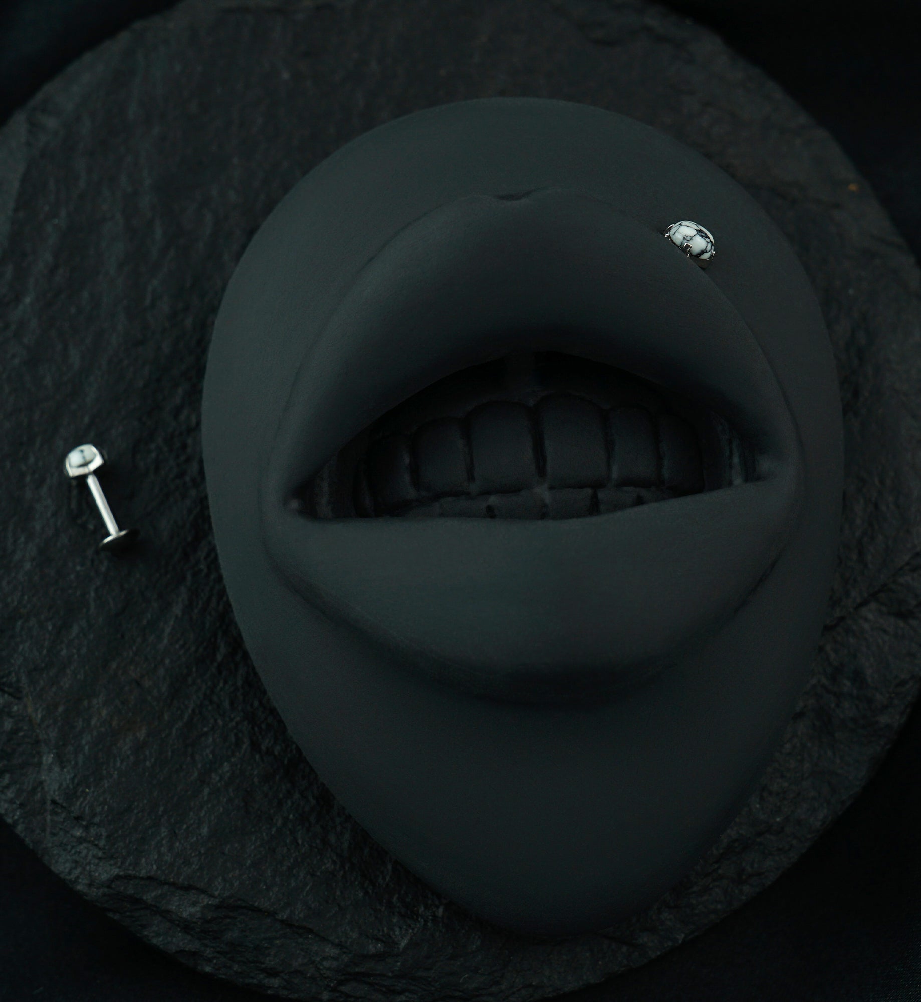 Howlite Stone Prong Top Internally Threaded Labret