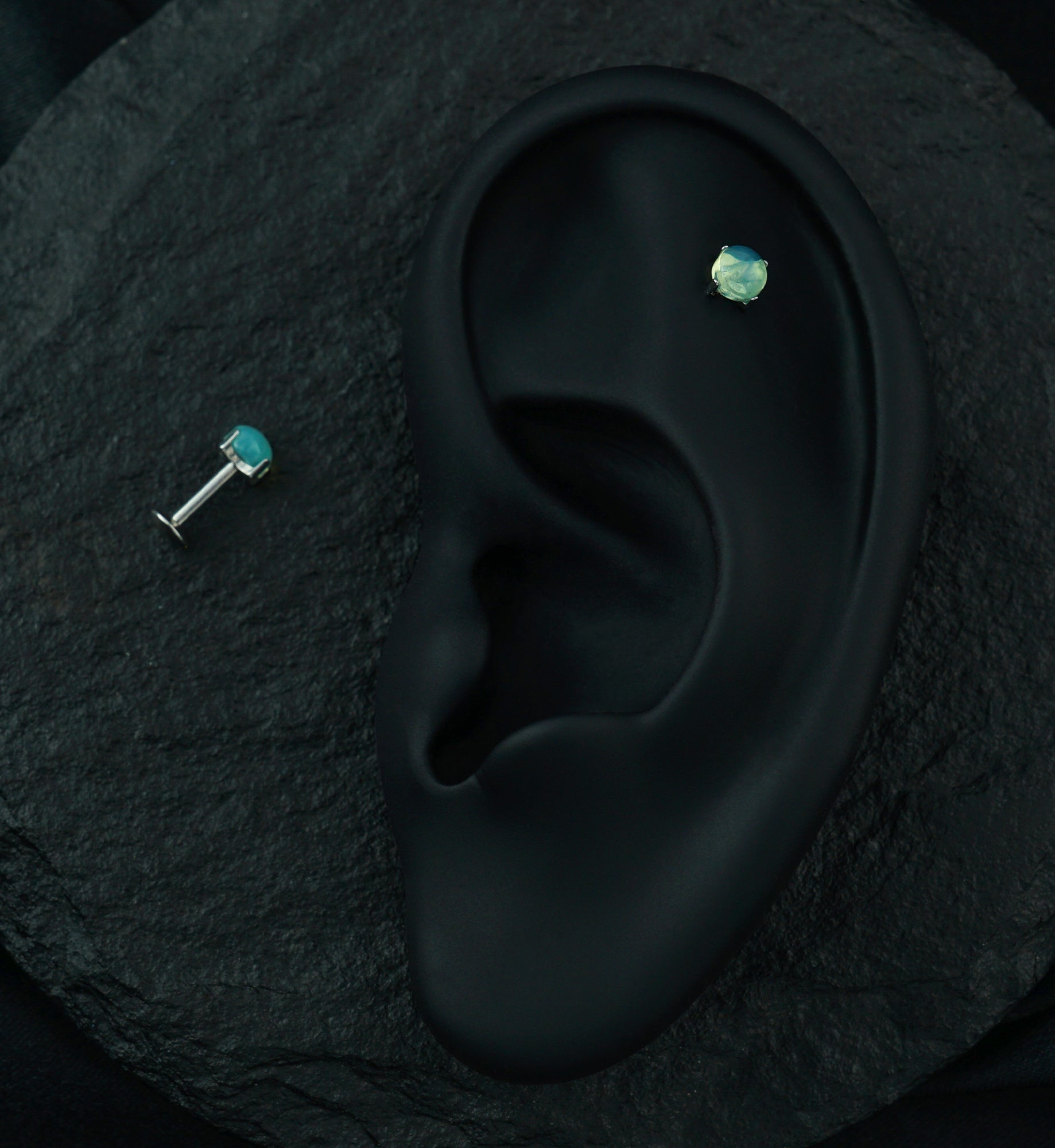 Jade Prong Top Internally Threaded Labret