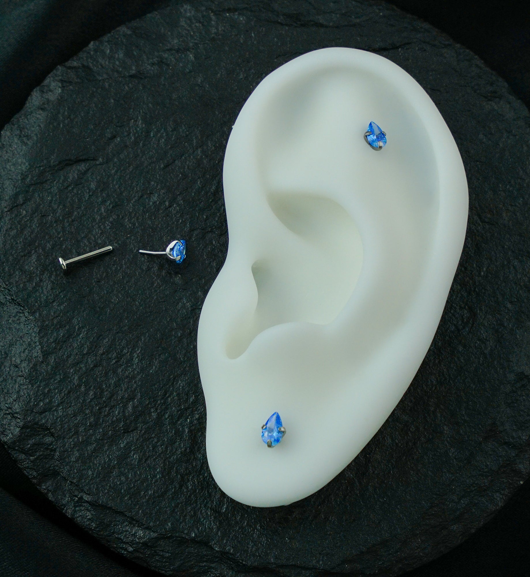 Prong Teardrop Aqua CZ Threadless Titanium Flat Disk Labret