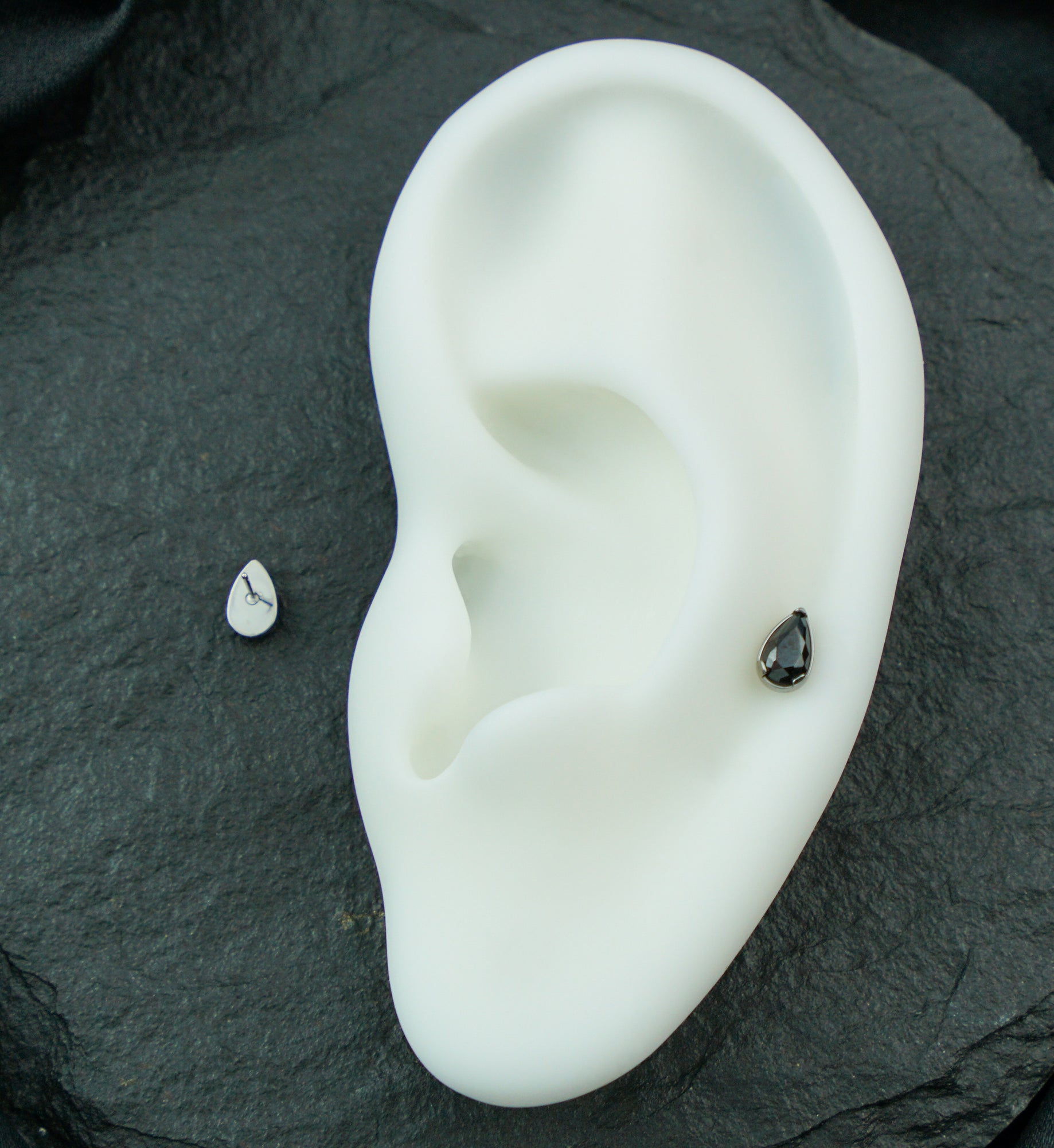 Prong Teardrop Black CZ Titanium Threadless Top