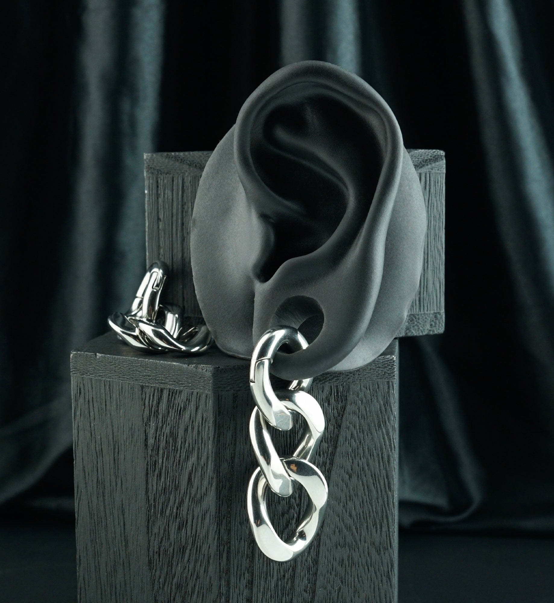Triple Chain Link Hinged Ear Weights