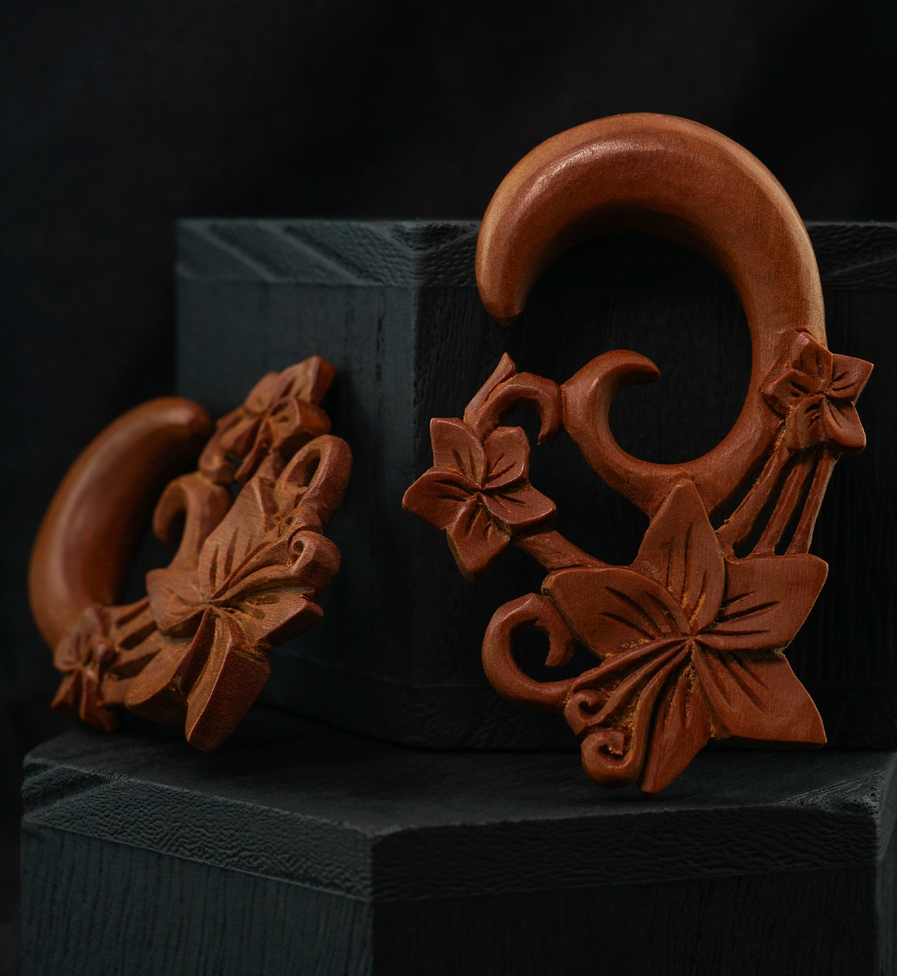 Tropical Flower Saba Wooden Hangers