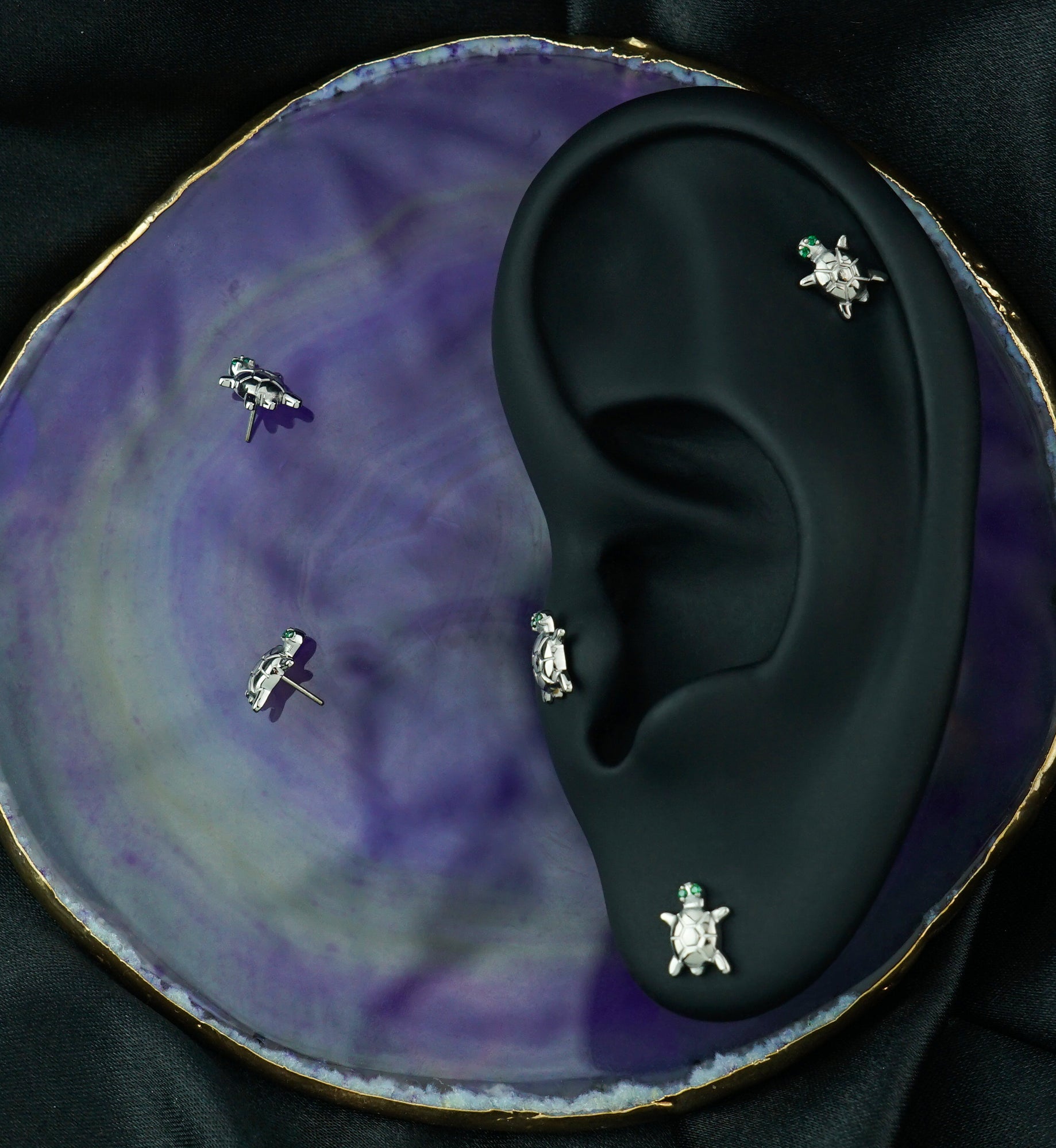 Turtle Emerald CZ Titanium Threadless Top