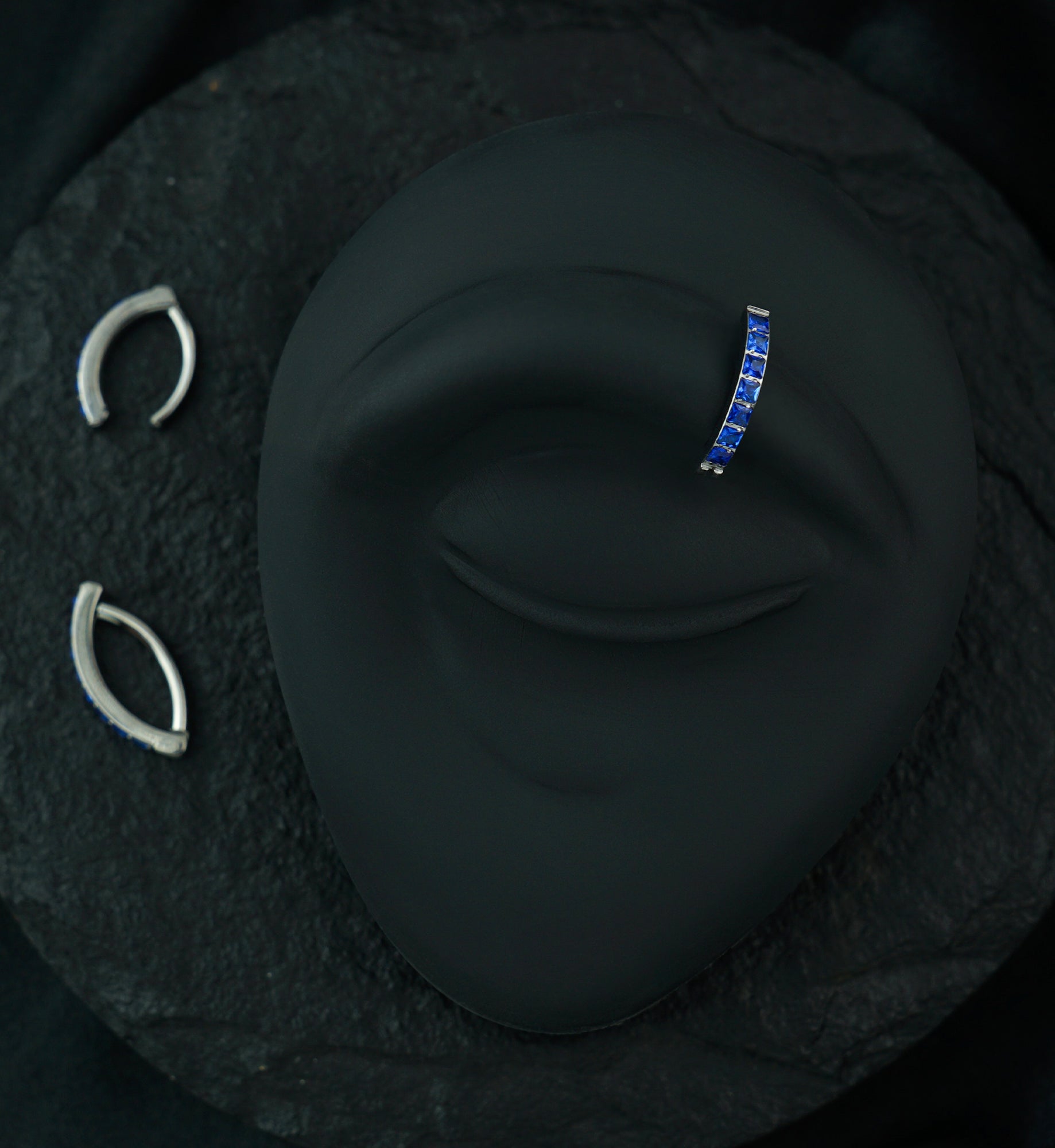 Vertical Blue CZ Titanium Hinged Segment Ring