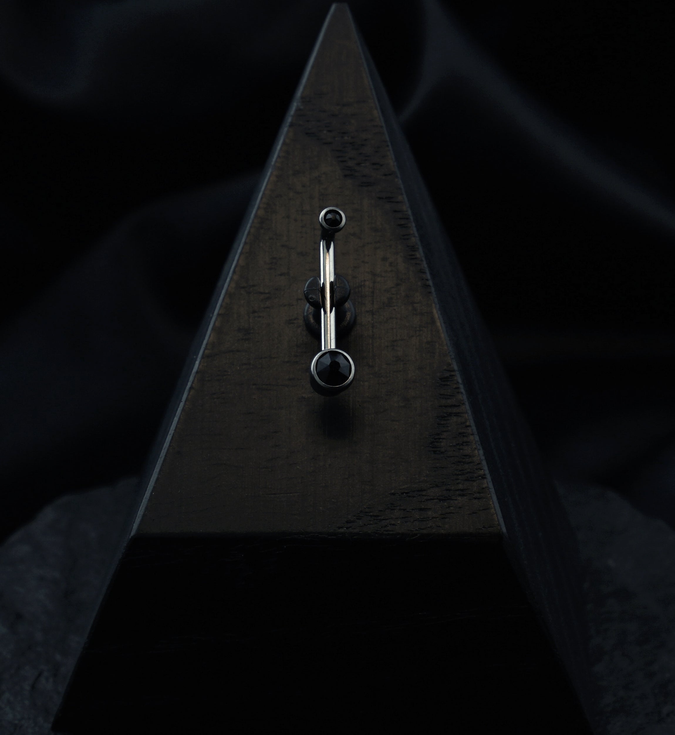 Vertical Clitoral Hood Black CZ Bar