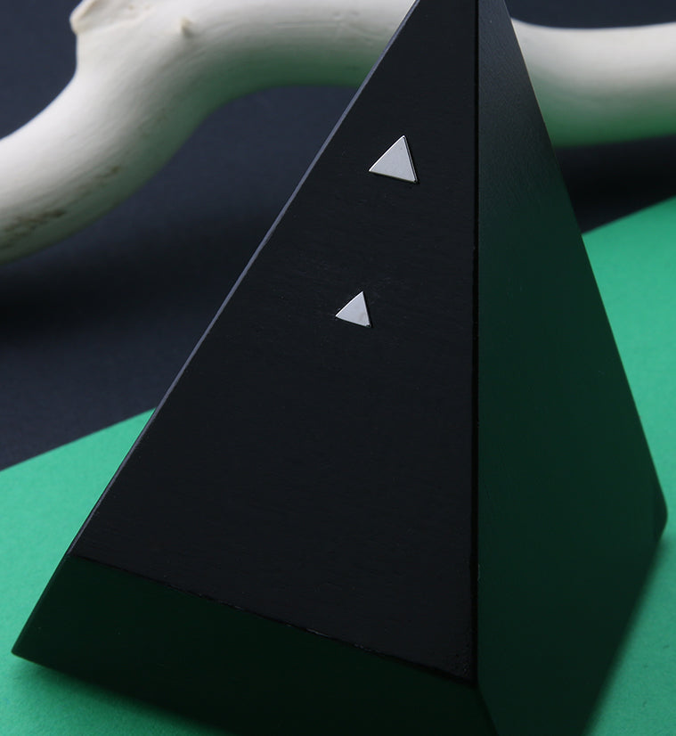 14kt All White Gold Triangle Threadless Top