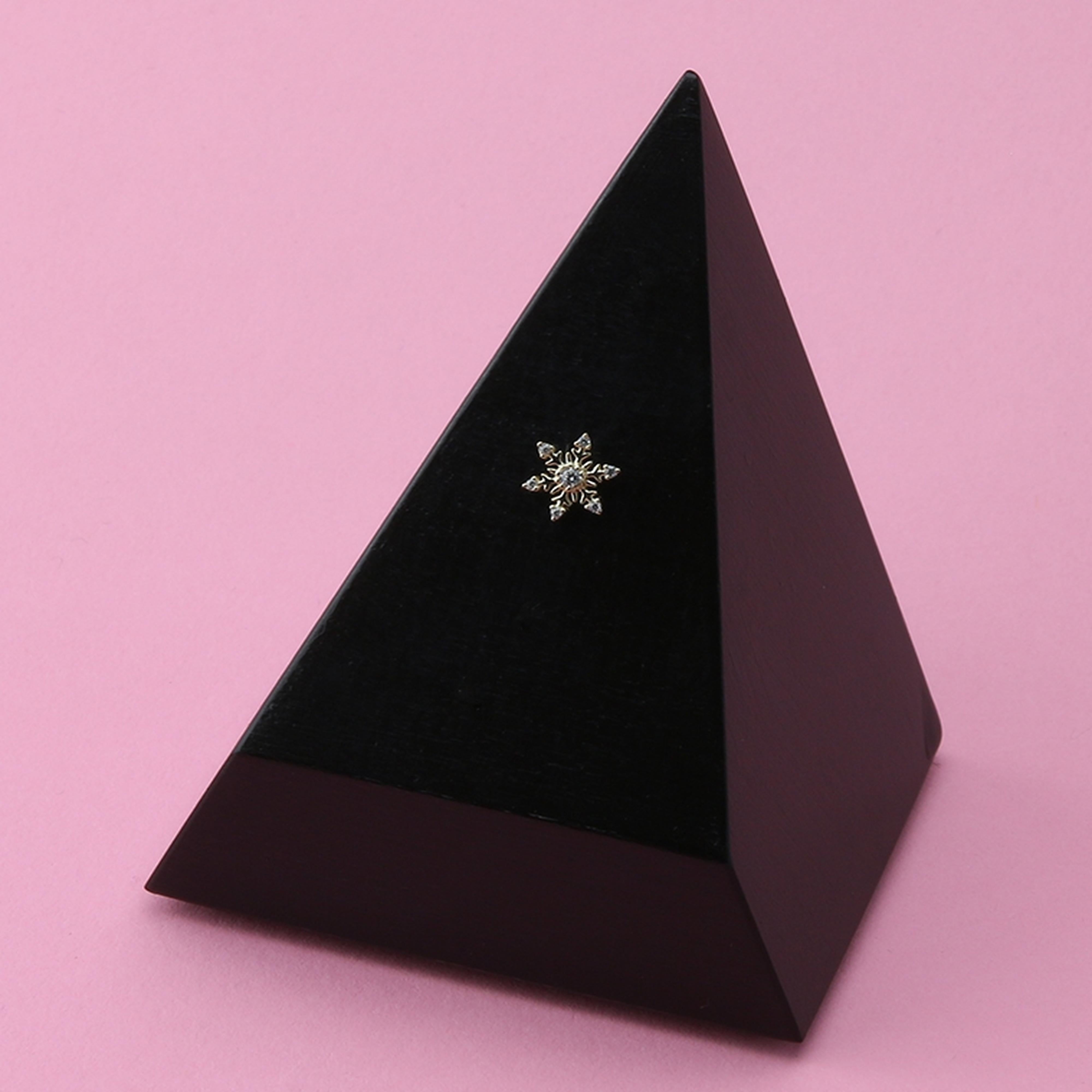 14kt Gold Frosty Snowflake Threadless Top