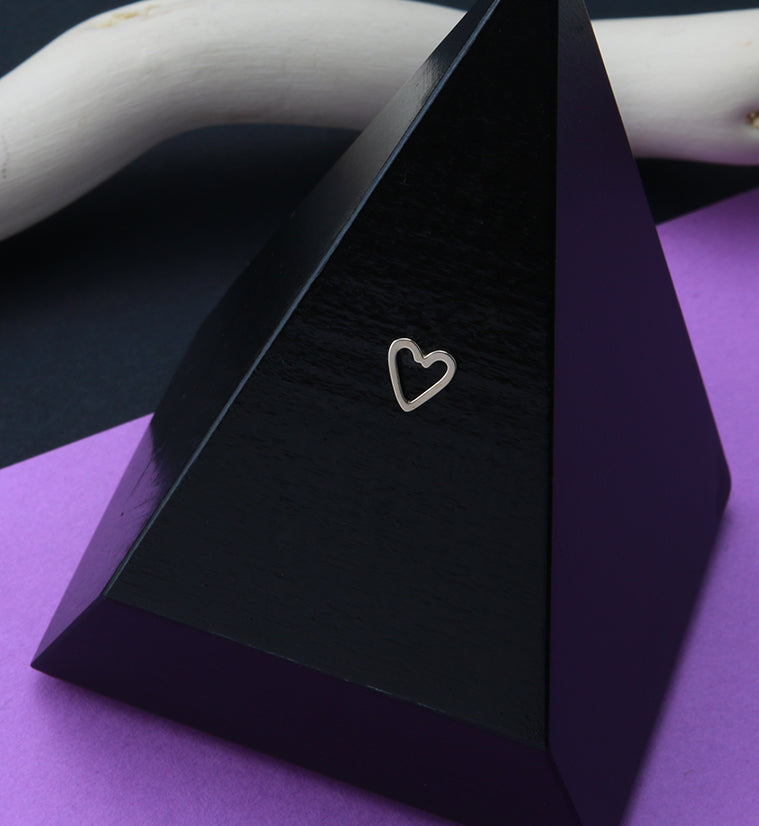 14kt Gold Heart Outline Threadless Top