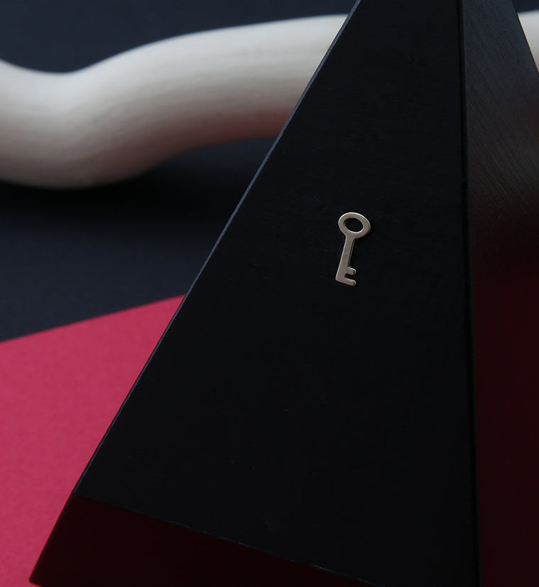 14kt Gold Key Threadless Top