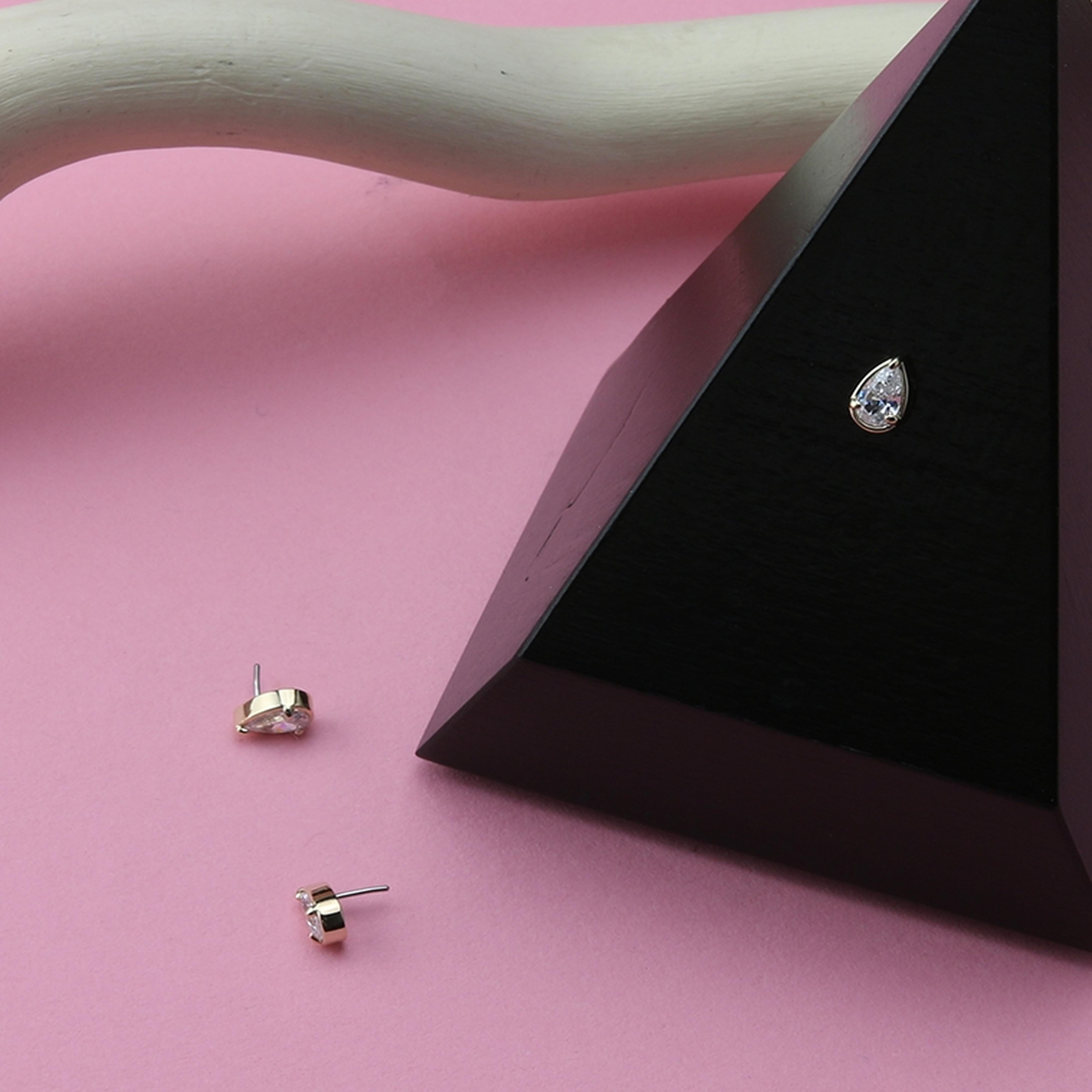 14kt Gold Weep CZ Threadless Top