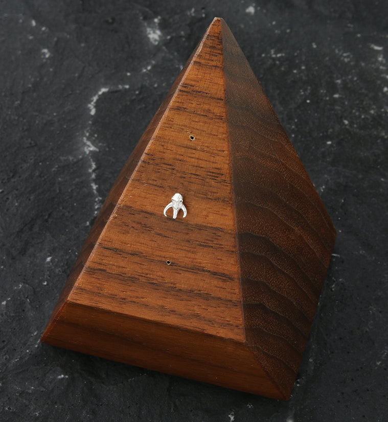 14kt White Gold Mandalorian Mythosaur Threadless Top