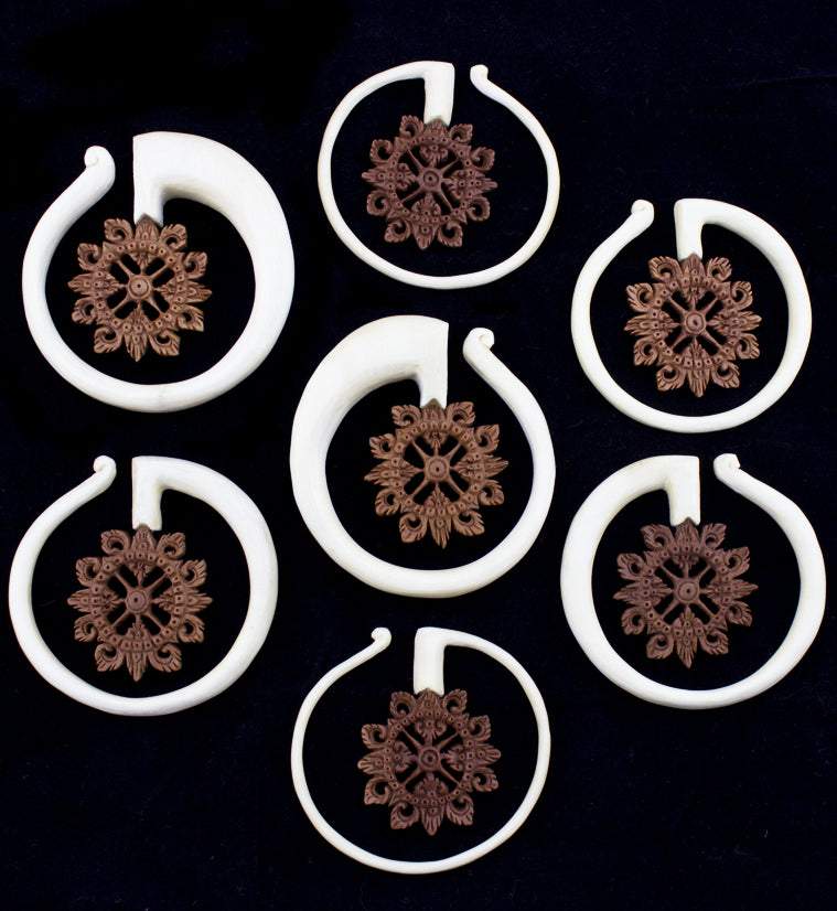 Lineal Flare Double Wood Hangers